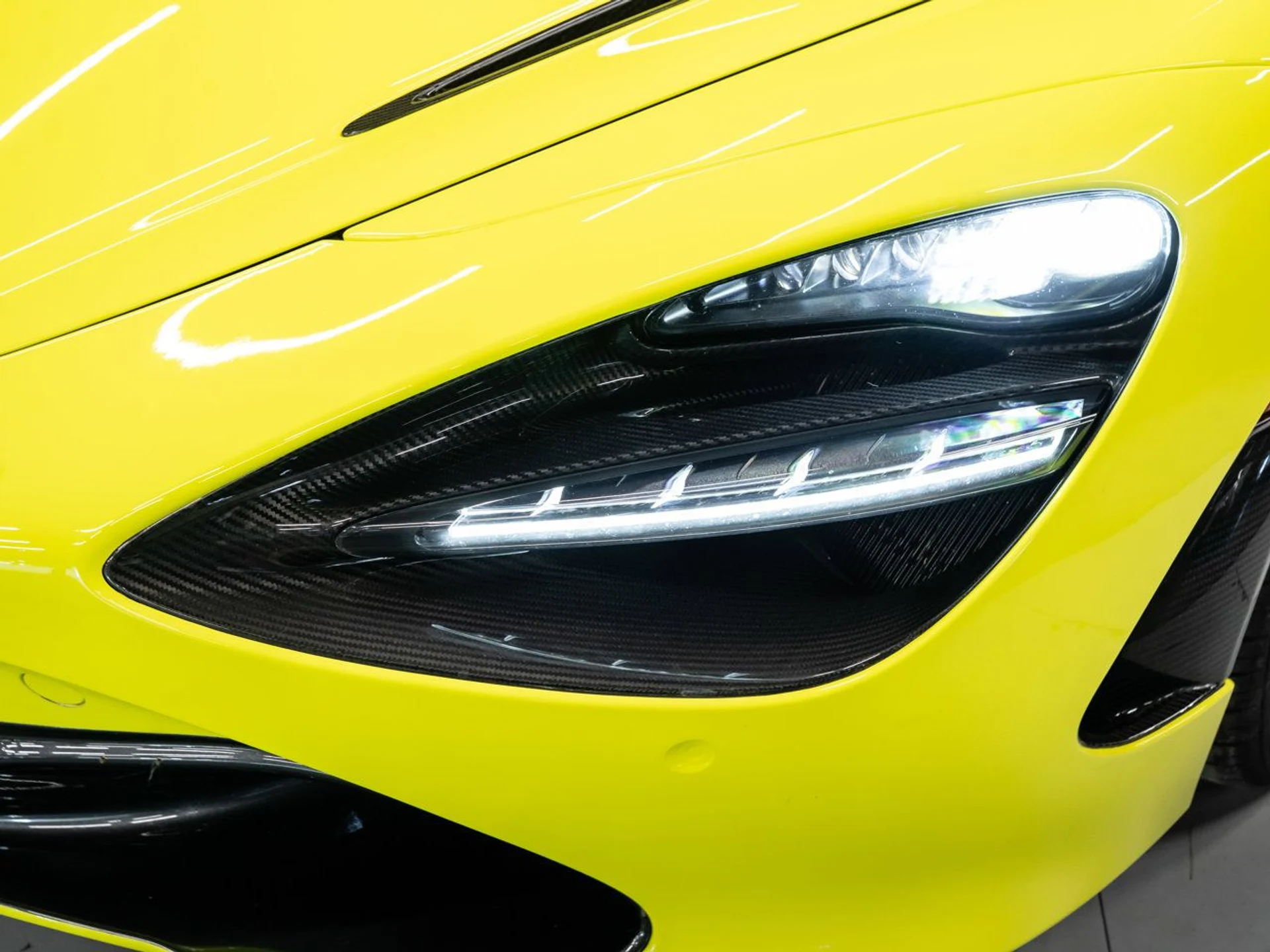 mph033_2586624837_mclaren_720s_2018_f393578640