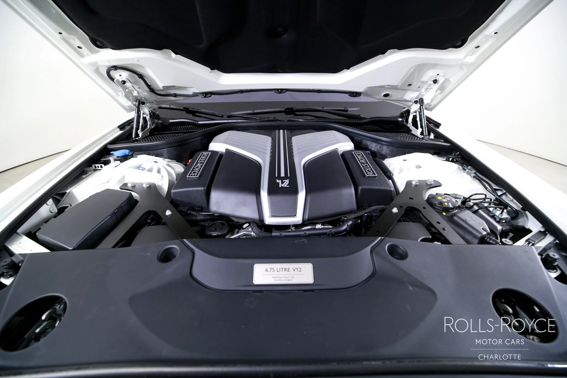 mph033_2587299235_Used_2025_Rolls_Royce_Ghost_1753298908_8a894b451e