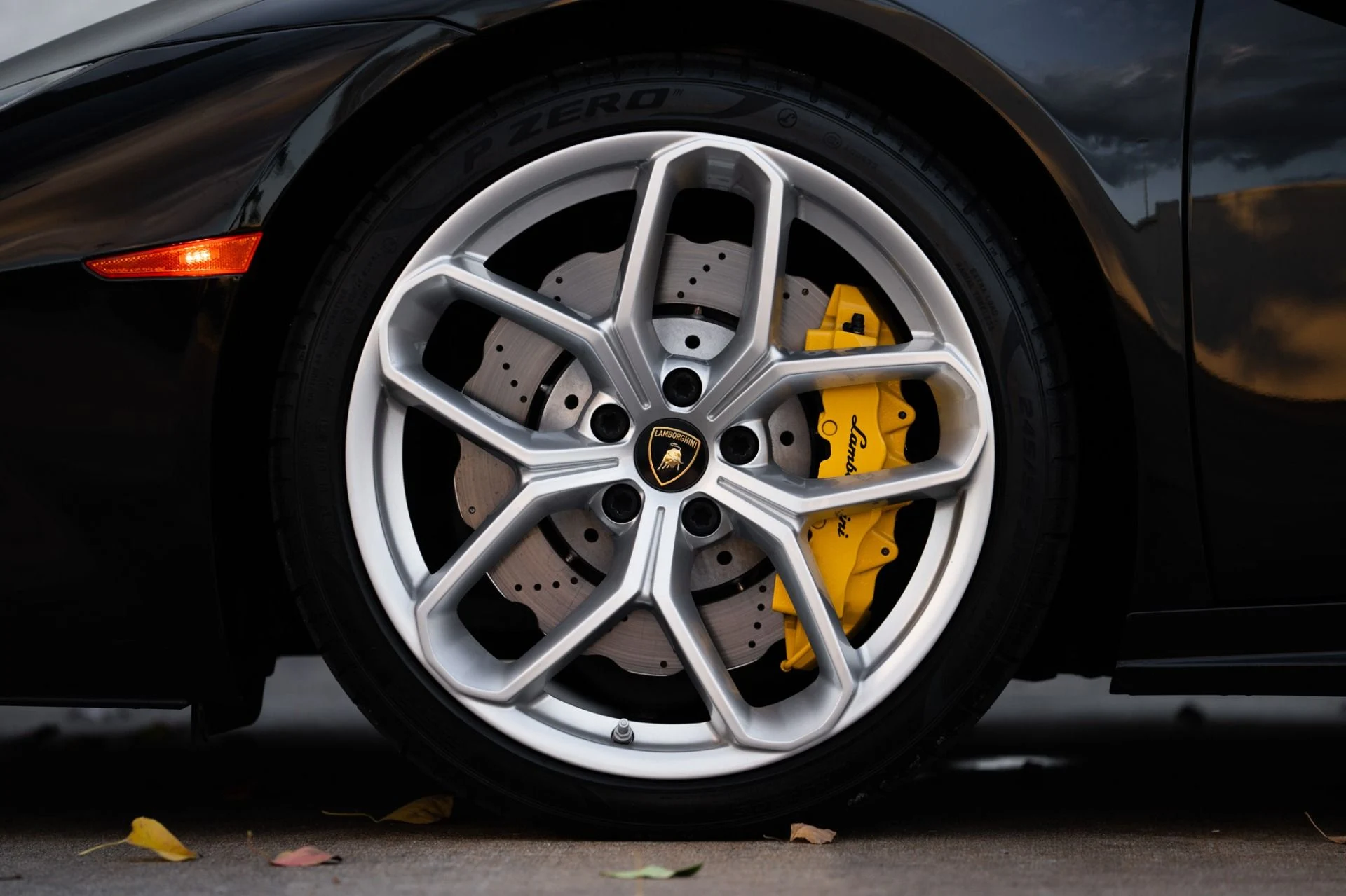 mph033_2589610290_Used_2017_Lamborghini_Huracan_LP_580_2_Spyder_1766447716_502c63e087