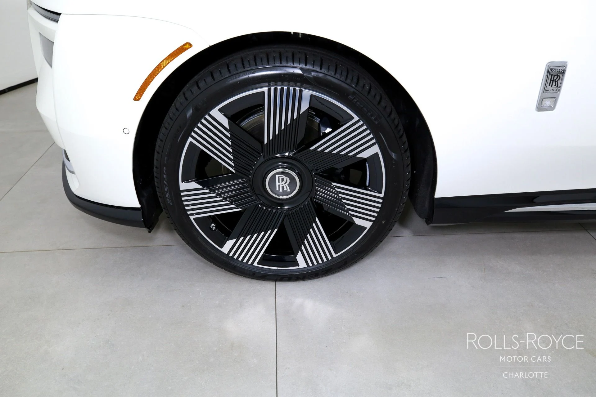 mph033_2604281336_Used_2025_Rolls_Royce_Spectre_1752785235_8d2c747dc5
