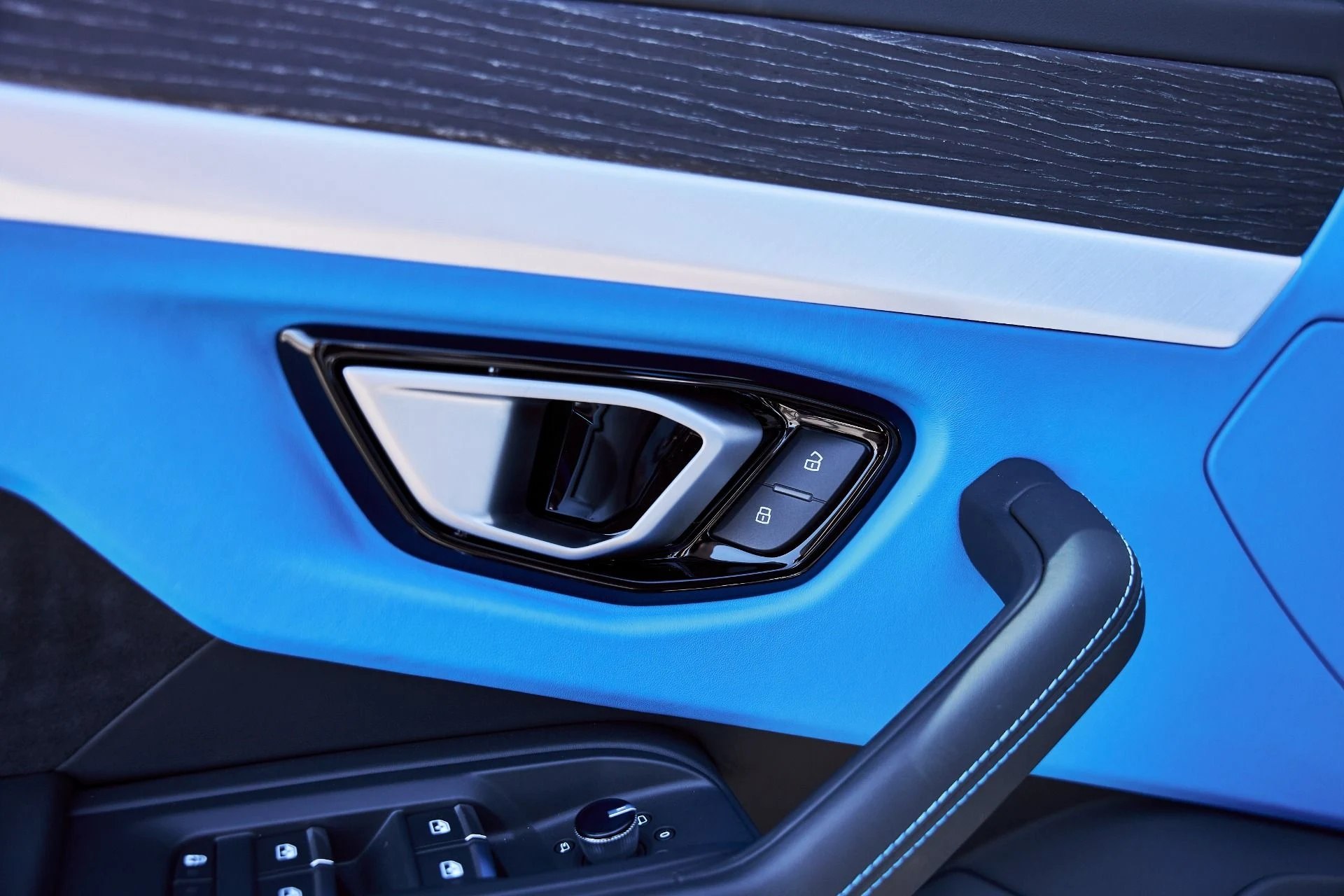 mph033_260627427_Used_2024_Lamborghini_Urus_S_1775866739_851aaf4f20