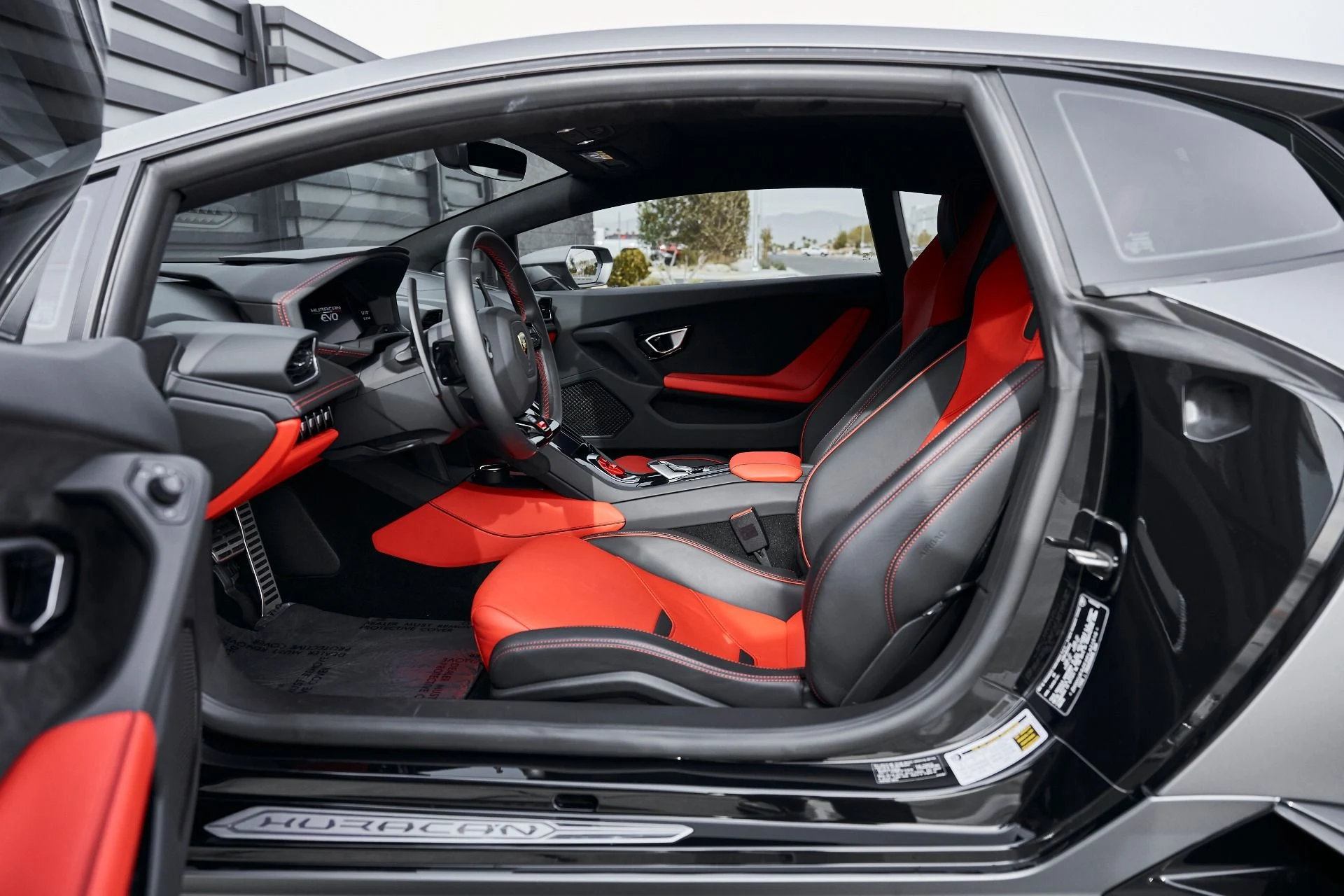 mph033_2609332818_Used_2023_Lamborghini_Huracan_EVO_Base_1769049045_0265e2bd96