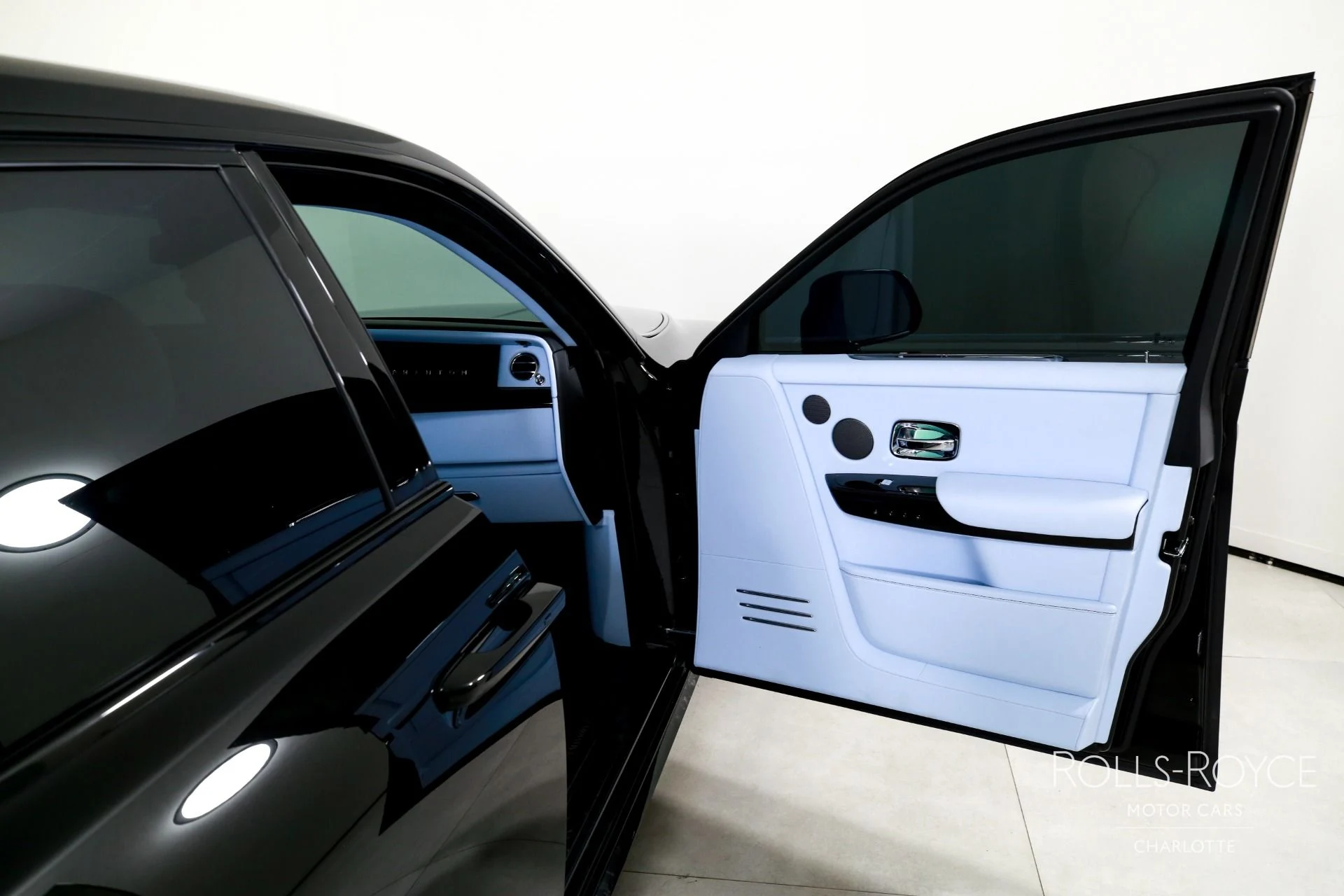 mph033_2612275943_Used_2026_Rolls_Royce_Phantom_1776091031_bb880f4ec8