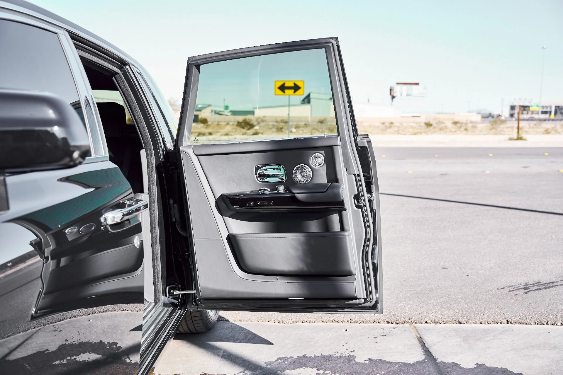 mph033_2626330443_Used_2024_Rolls_Royce_Phantom_Base_1770700084_848d631a1c