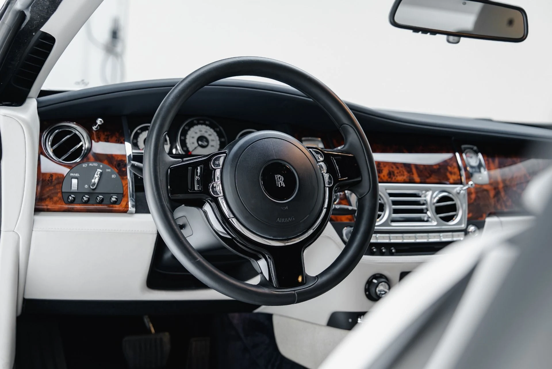 mph033_2627242447_Used_2014_Rolls_Royce_Wraith_1791401985_717c680741