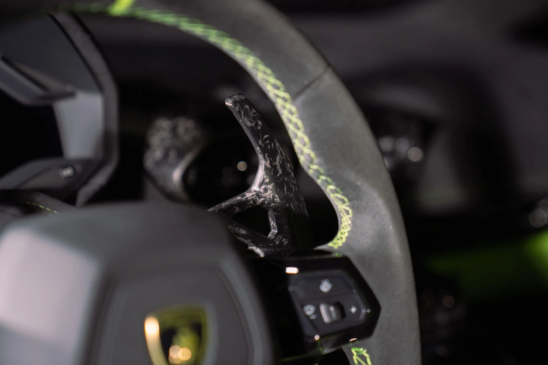 mph033_2628865448_Used_2018_Lamborghini_Huracan_LP_640_4_Performante_Ad_Personam_Paint_and_Interior_Massive_Sticker_1791560590_f53153cc38