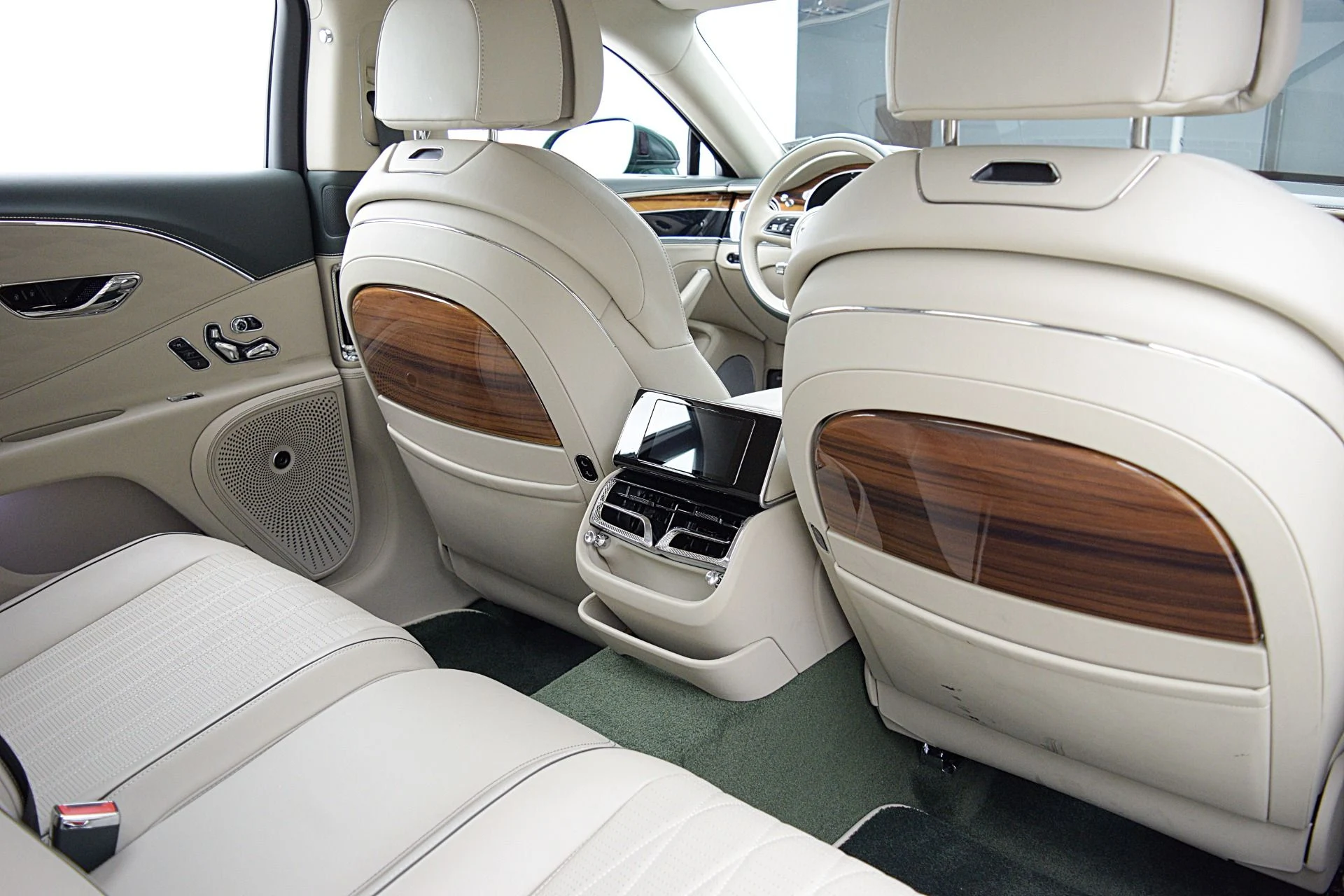 mph033_2637635965_Used_2022_Bentley_Flying_Spur_V8_7bf02944c9