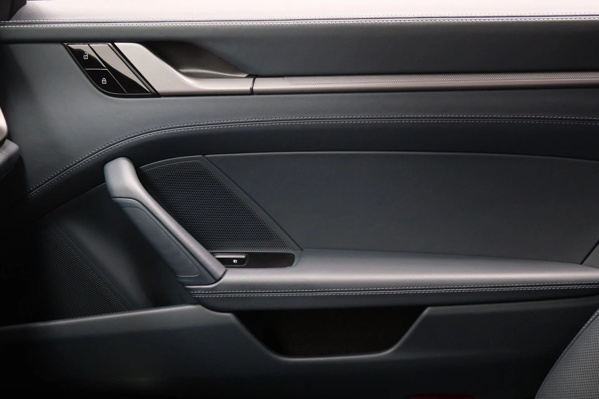 mph033_2639686555_Used_2020_Porsche_911_Carrera_Premium_Package_Leather_Interior_Package_1773071212_97f2530beb