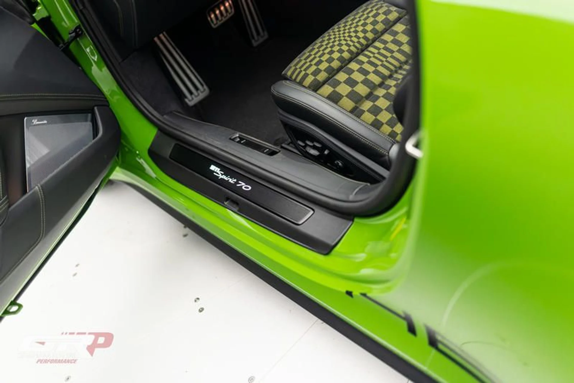 mph033_2649072773_DDE_39_E11_F253_4_BED_9369_E3_D283_CC_44_D3_4d74c68ecc