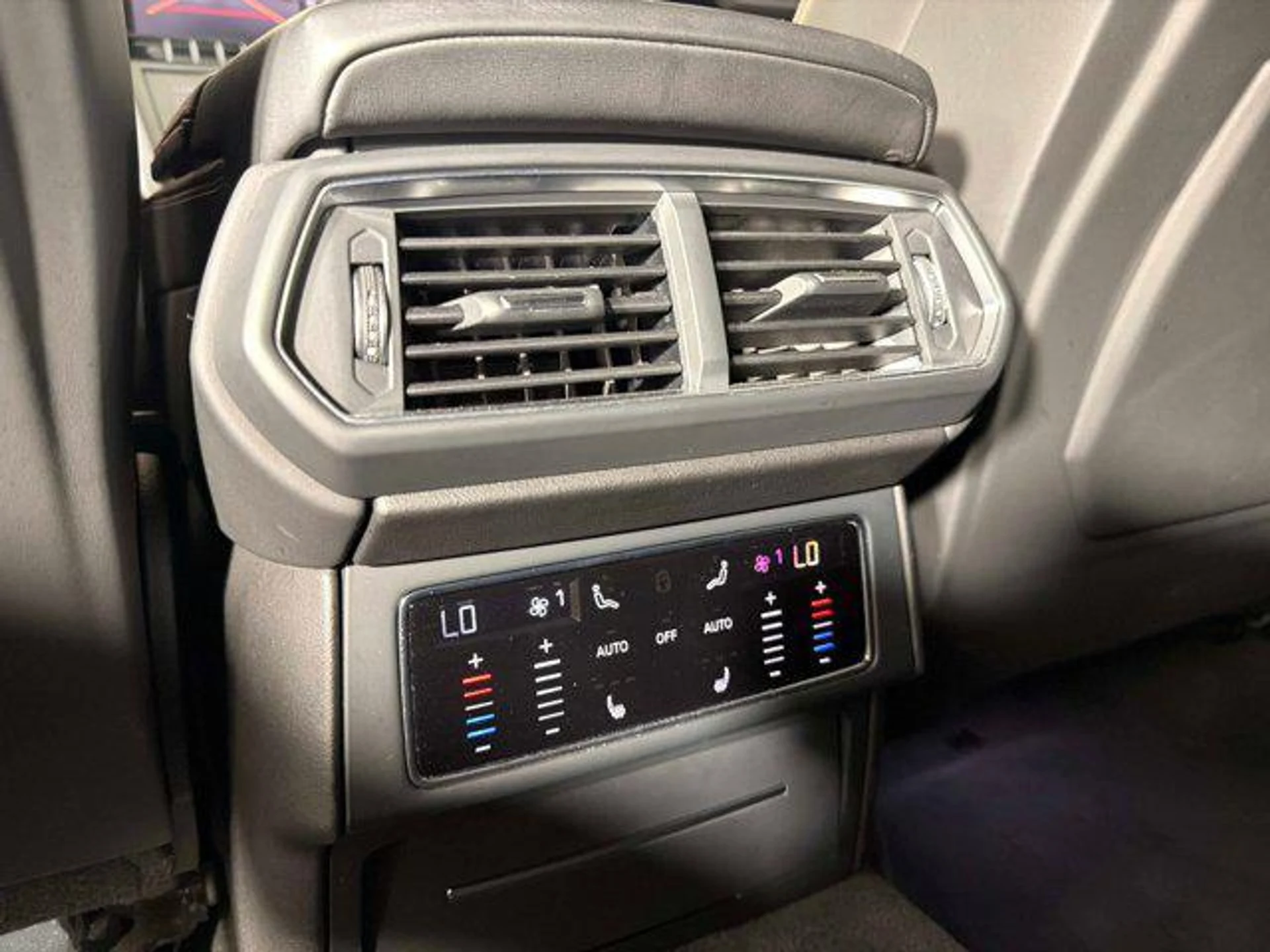 mph033_2666609298_b_Jk_ESV_Ih_V_Bcu_N_Av_O6_LR_Lnf_JP_3_PU_e643be9685