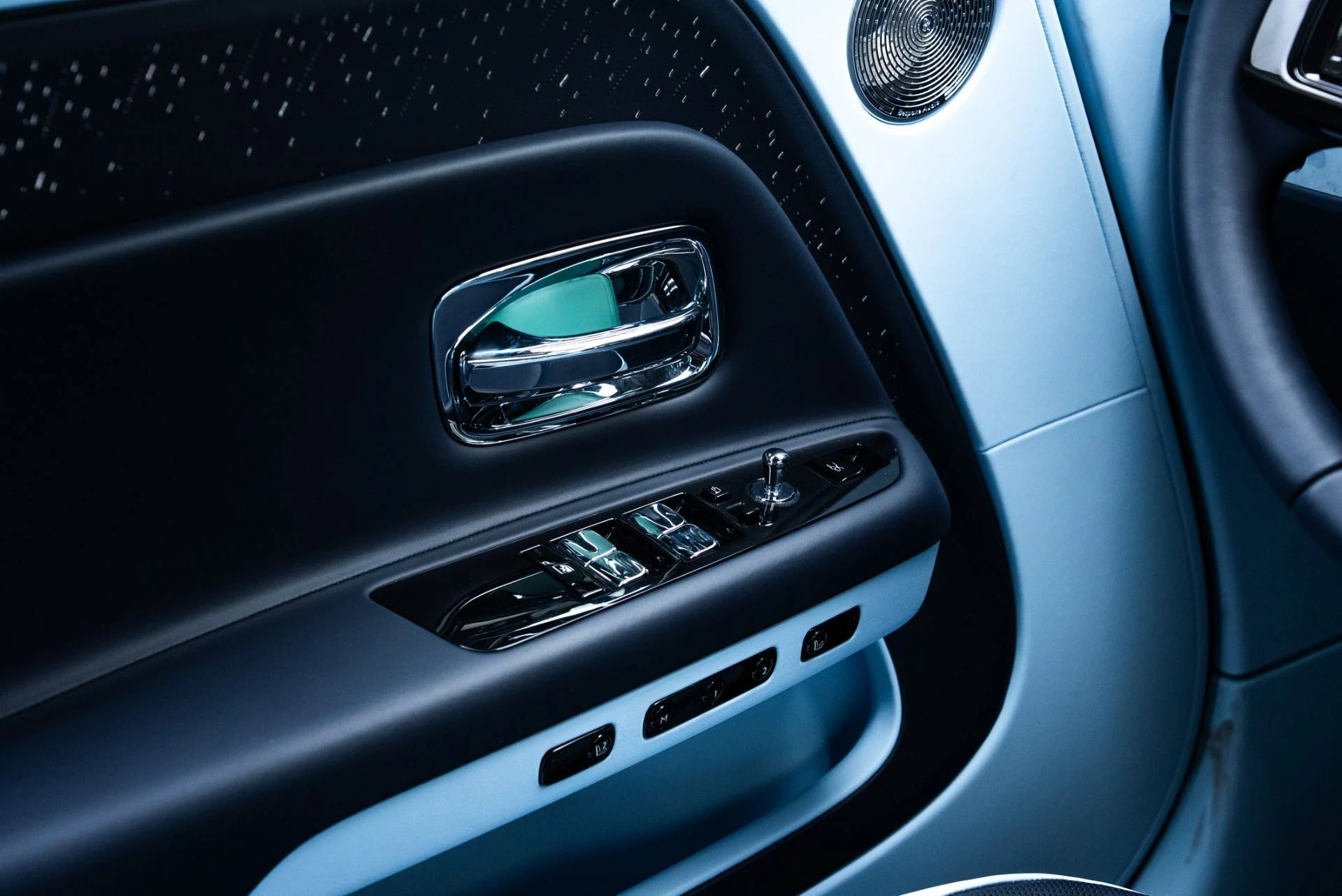 mph033_2669923473_Used_2024_Rolls_Royce_Spectre_1775065017_5fe2d727f8