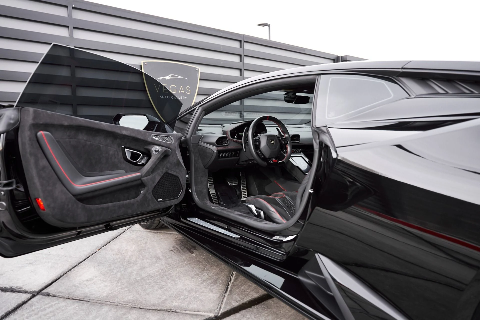 mph033_2673266918_Used_2023_Lamborghini_Huracan_Tecnica_Base_1766269042_1ec29b90dd