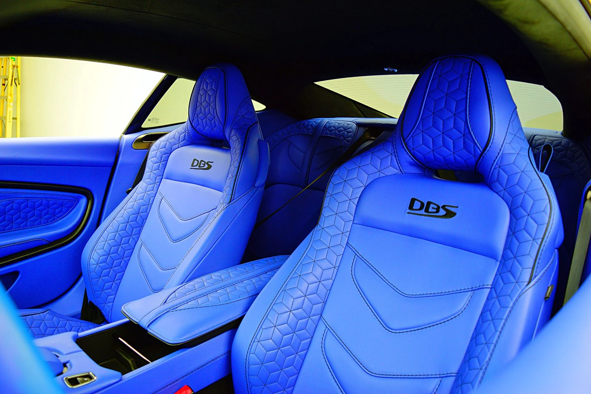 mph033_2683360355_Used_2021_Aston_Martin_DBS_Superleggera_1745256620_c12a050c79