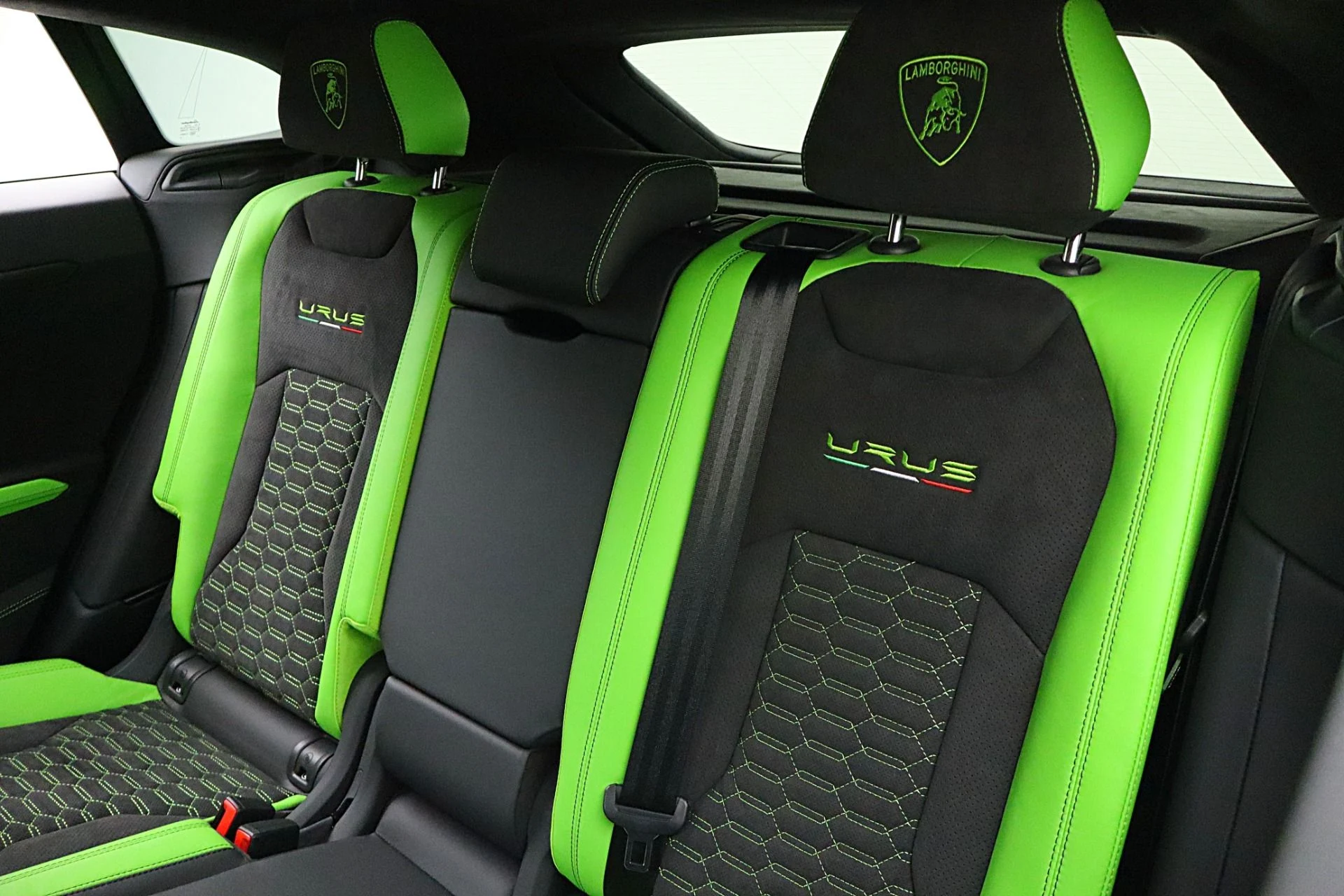mph033_2687488373_Used_2021_Lamborghini_Urus_SELEZIONE_PRE_OWNED_CERTIFIED_PEARL_CAPSULE_71b31b4494