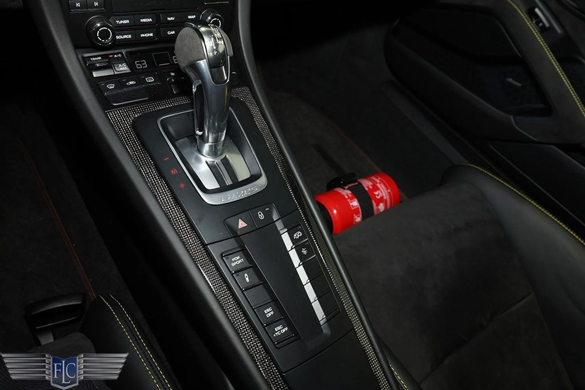 mph033_2699548066_used_2018_porsche_911_gt2rs_9689_22985277_34_1024_92161295d5