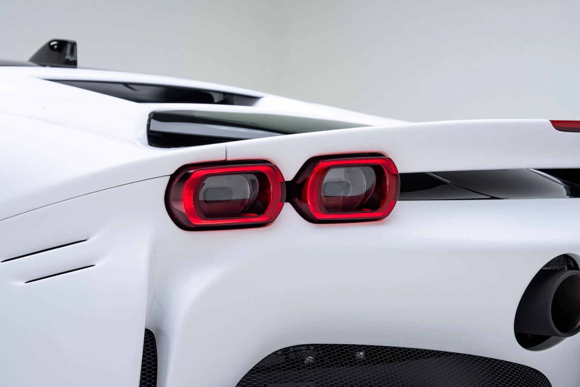 mph033_2713187679_Used_2023_Ferrari_SF_90_Stradale_1772151566_bc1c155564