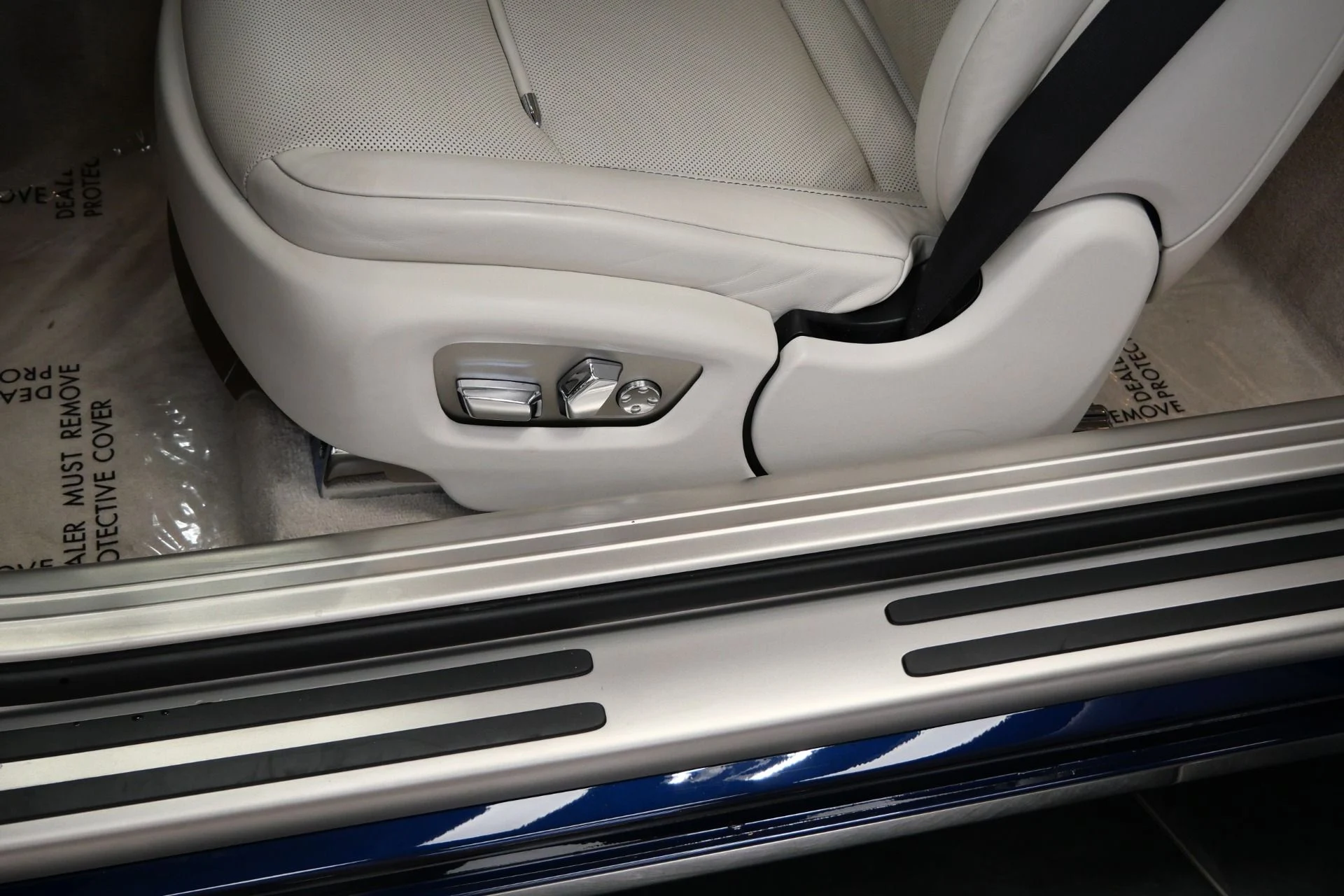 mph033_2723856558_Used_2019_Rolls_Royce_Wraith_The_Wraith_Package_Starlight_Headliner_Surround_Cameras_1773246282_555aa97fe4