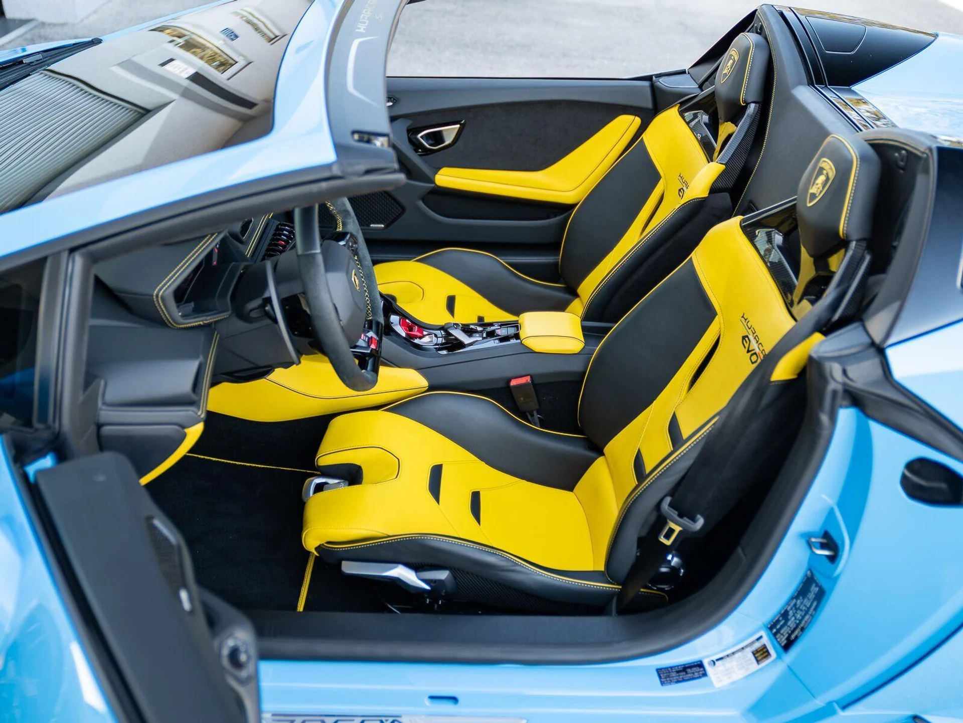 mph033_2724459062_Used_2022_Lamborghini_Huracan_EVO_Spyder_AWD_1792704194_52ed28ae9a
