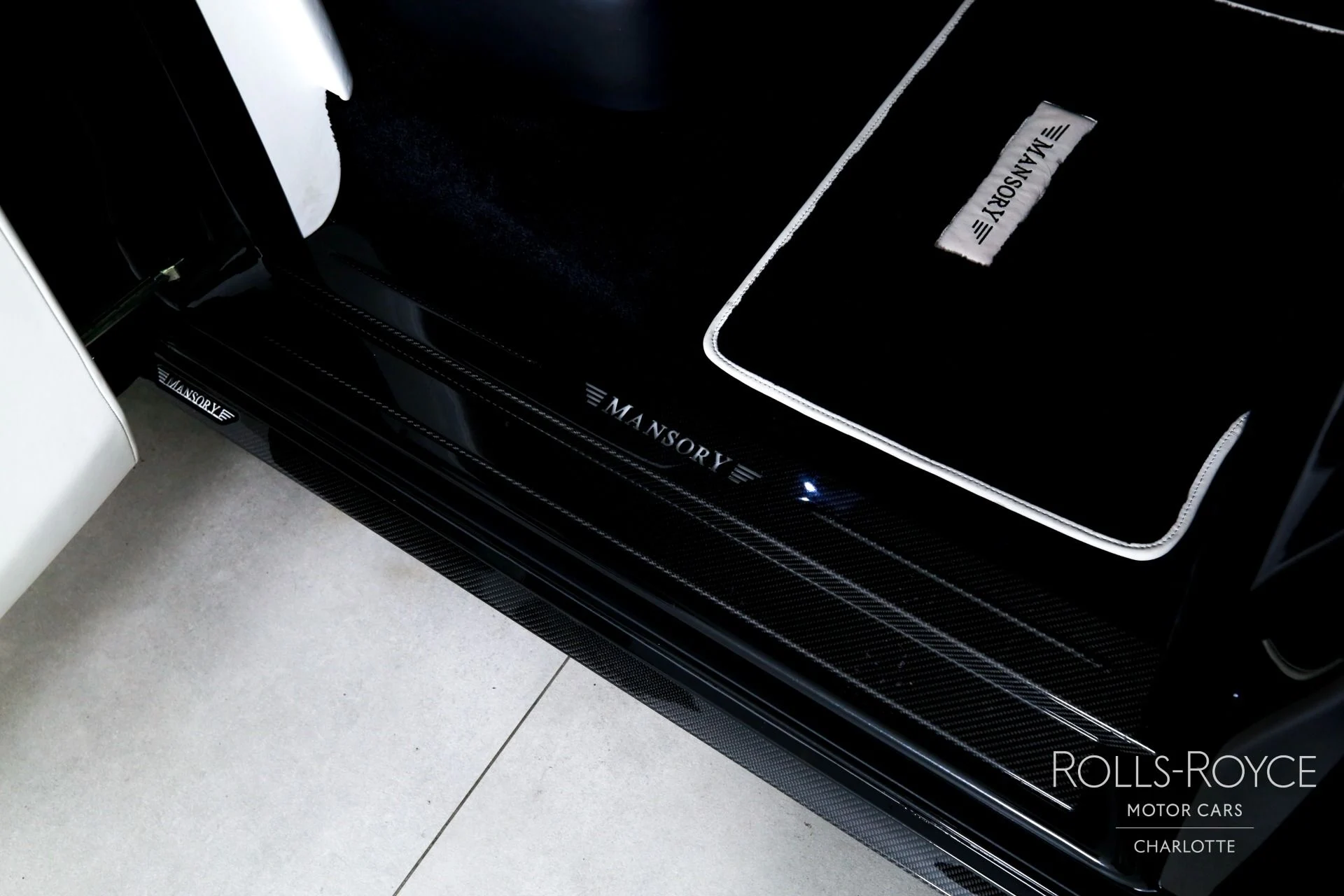 mph033_2726320101_Used_2018_Rolls_Royce_Phantom_1776373846_4e5cbecf0b