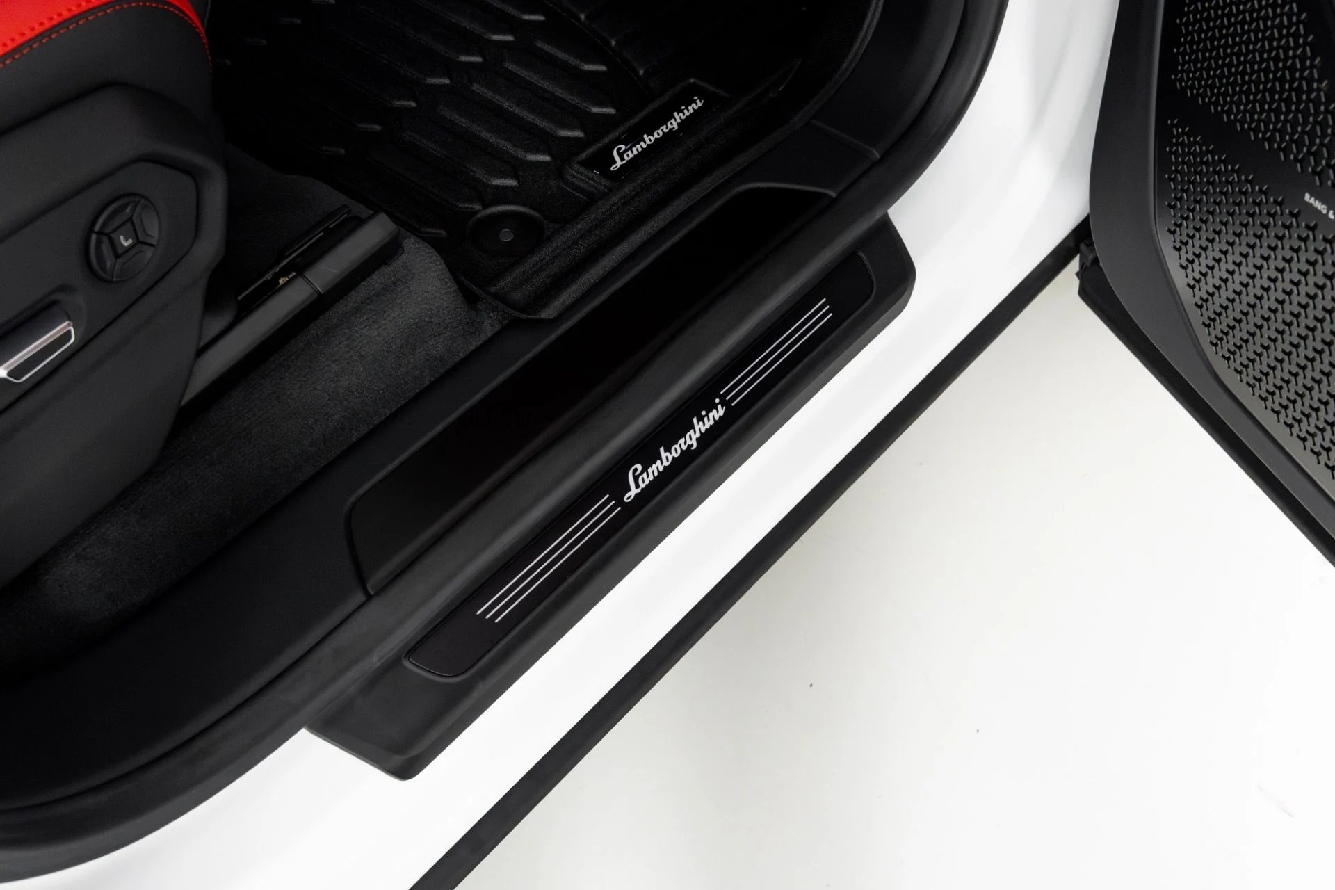 mph033_2726880086_Used_2024_Lamborghini_Urus_S_1765302055_646d7d6b72