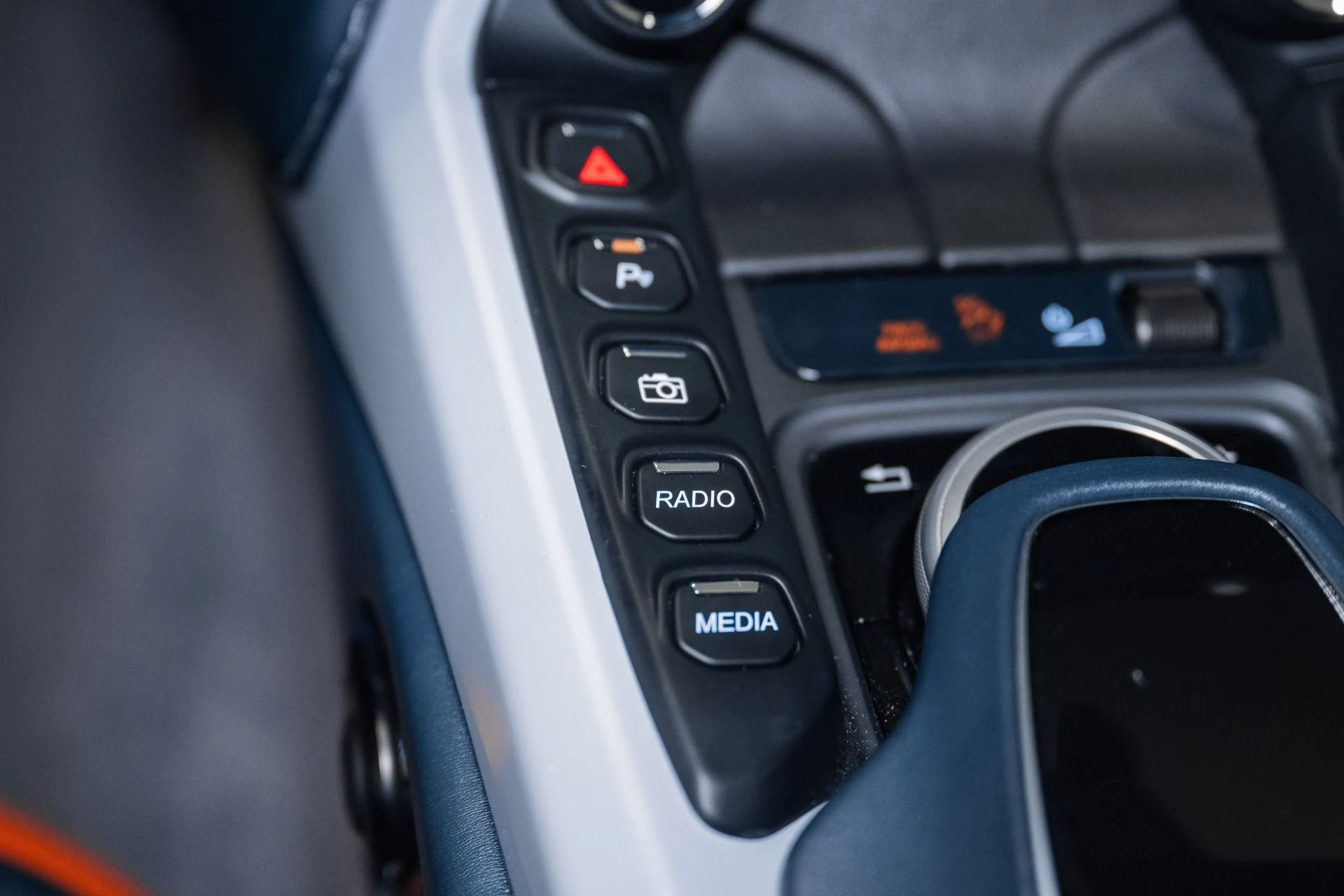 mph033_2729416859_Used_2019_Aston_Martin_Vantage_1790176598_efe24e943f