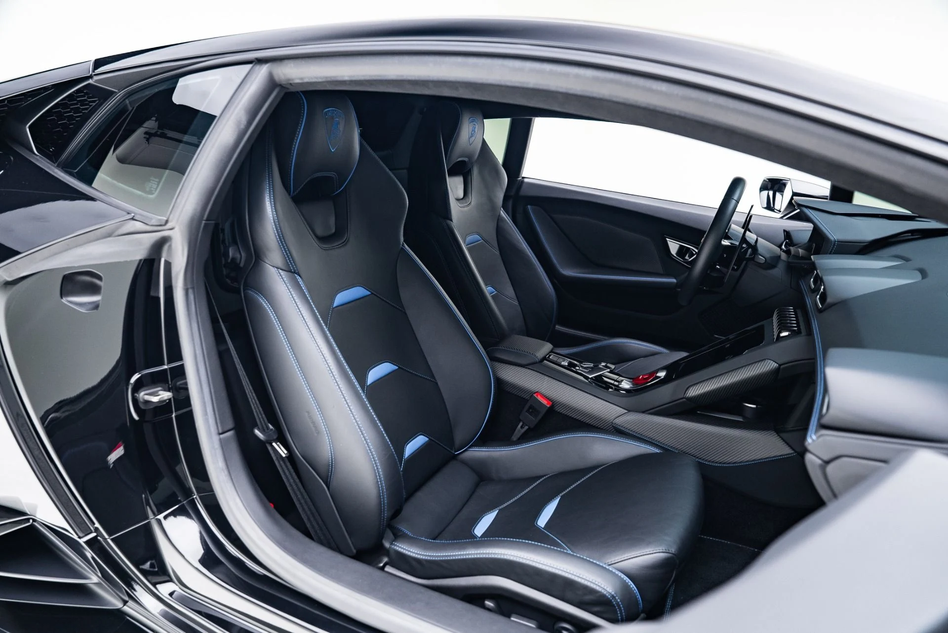 mph033_2733871471_Used_2021_Lamborghini_Huracan_EVO_1765497041_8effa84fc3