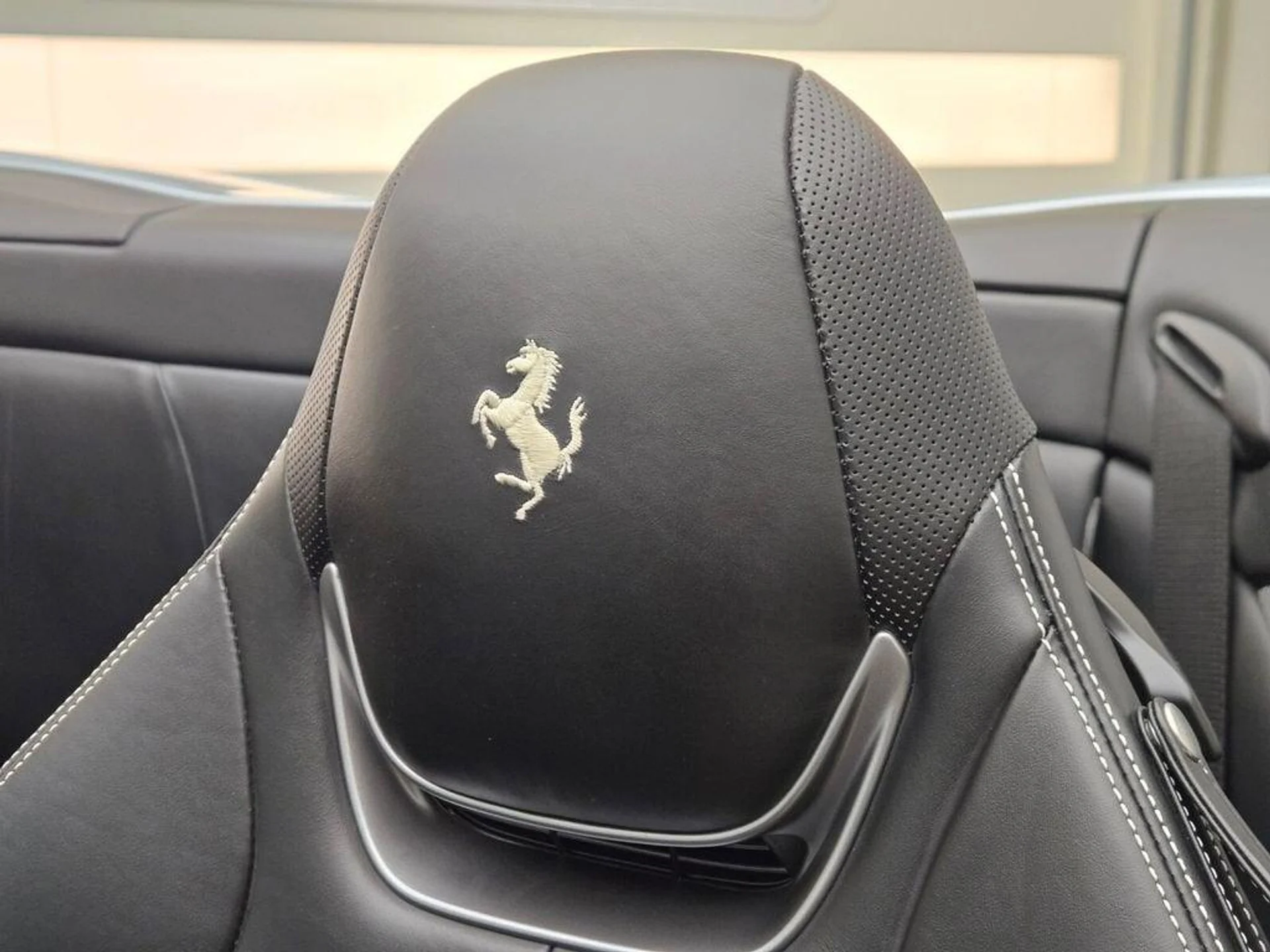 mph033_2740345661_Used_2022_Ferrari_Portofino_M_1771611778_4c950988dd