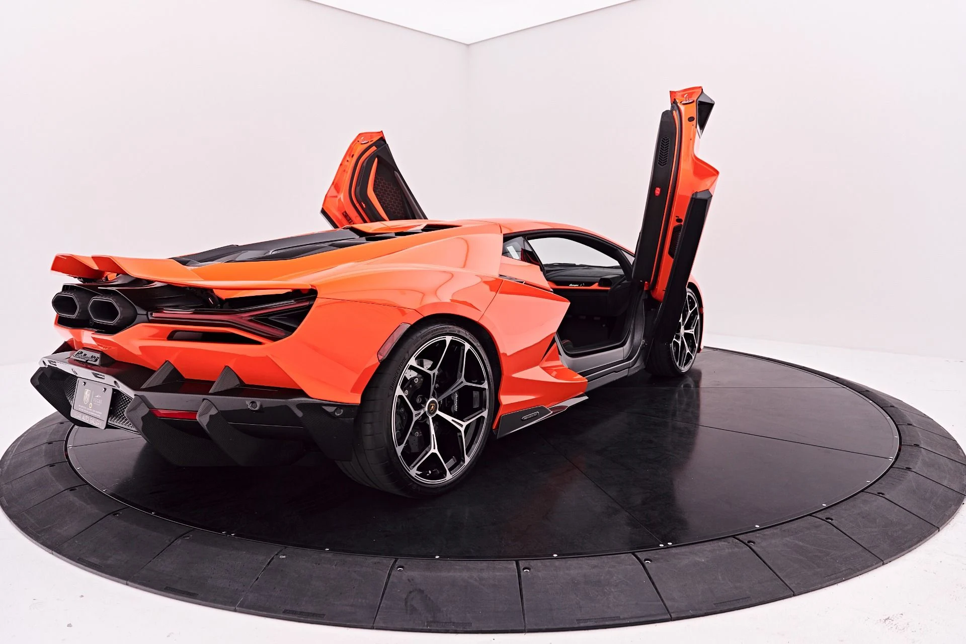 mph033_2741642473_Used_2024_Lamborghini_Revuelto_Base_1786150923_2beb7596ca