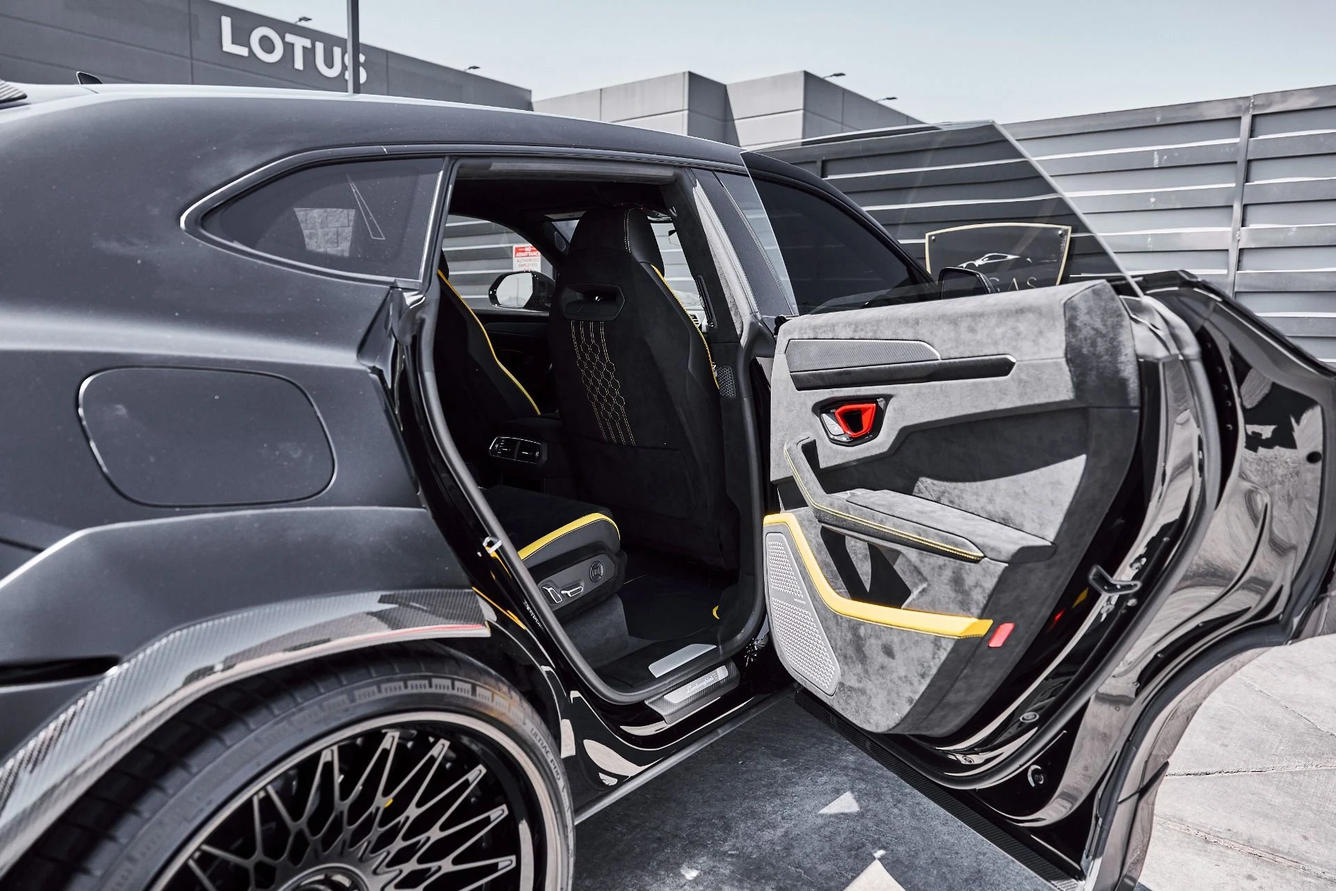 mph033_2742123344_Used_2024_Lamborghini_Urus_Performante_1778117001_2dc43da1dc