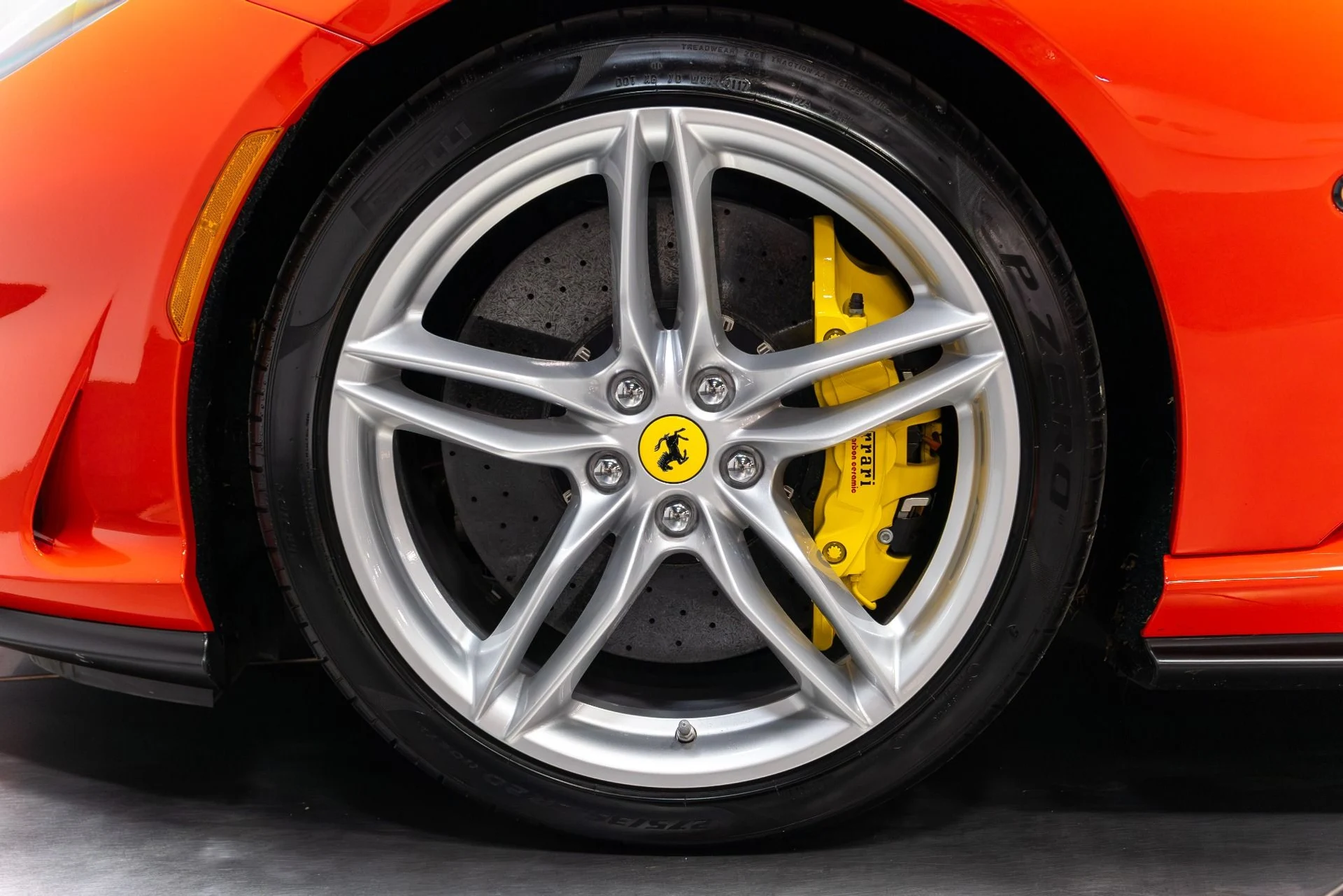 mph033_2748863328_Used_2018_Ferrari_812_Superfast_1763480061_50e23f8bec