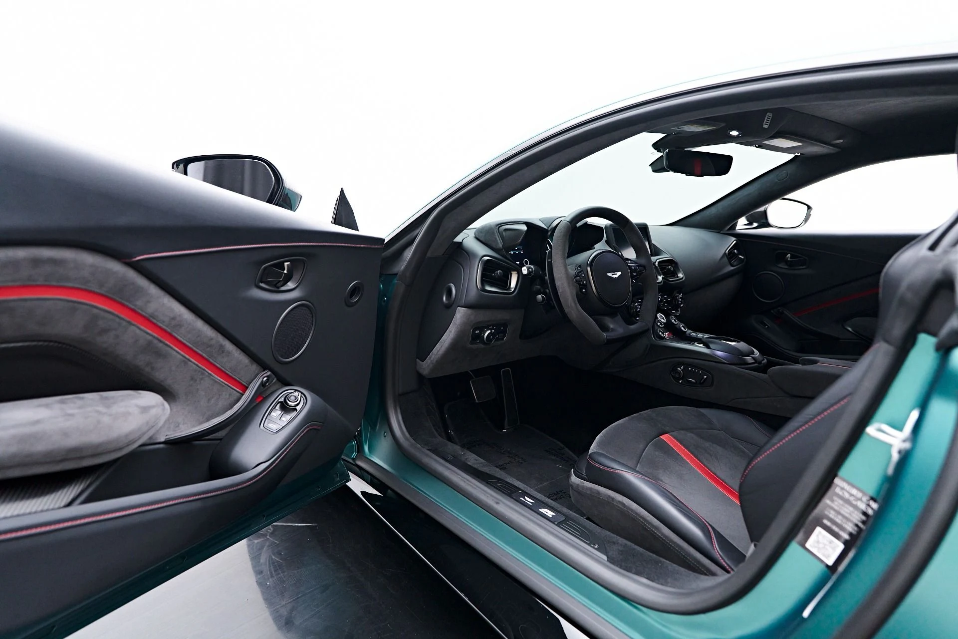 mph033_2756435377_Used_2022_Aston_Martin_Vantage_F1_Edition_1756259692_c82c8148b6