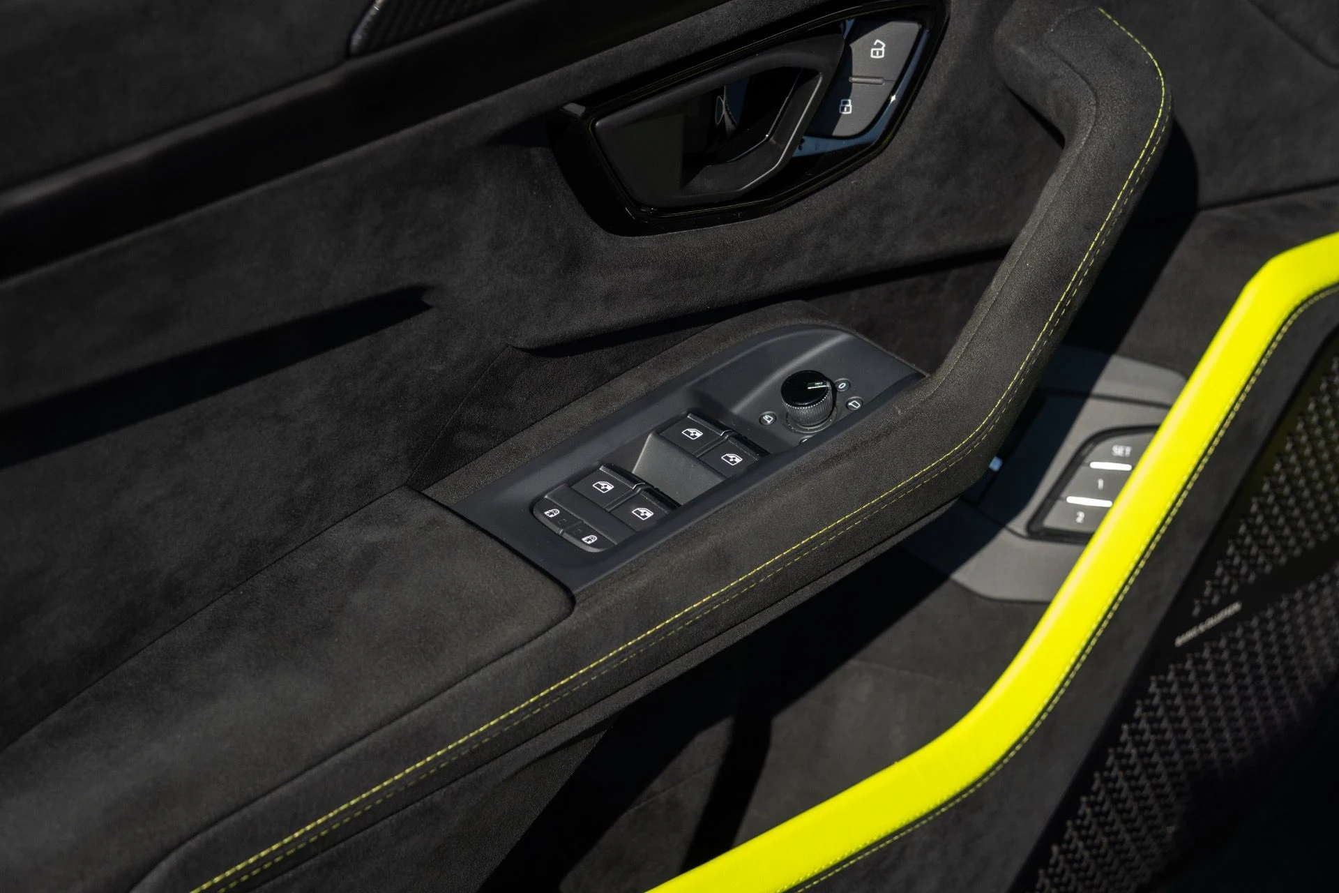 mph033_2765771422_Used_2023_Lamborghini_Urus_Performante_1771690657_4df952fc47