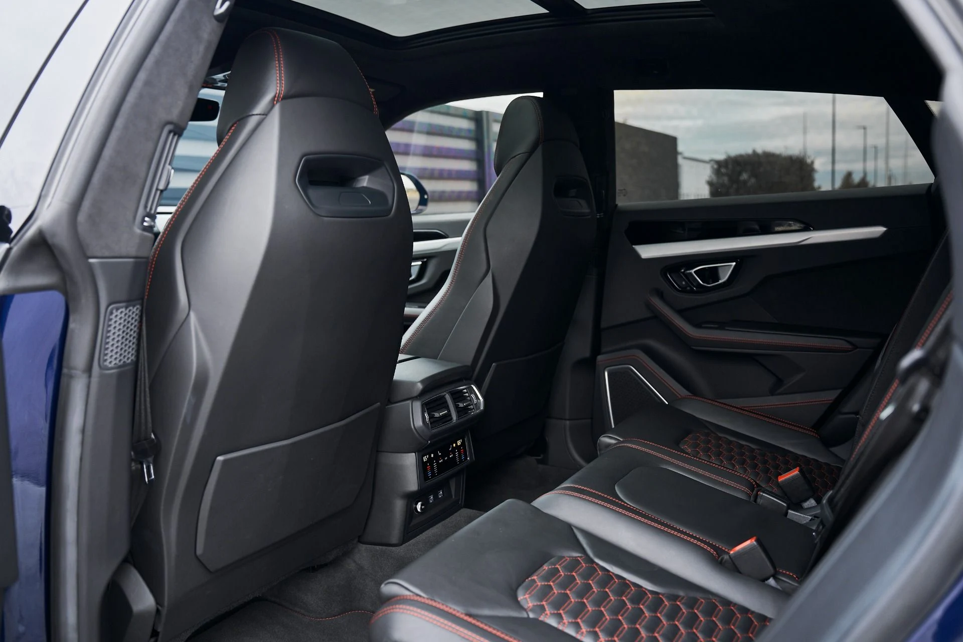 mph033_2778838966_Used_2021_Lamborghini_Urus_1763157083_e7cca90639