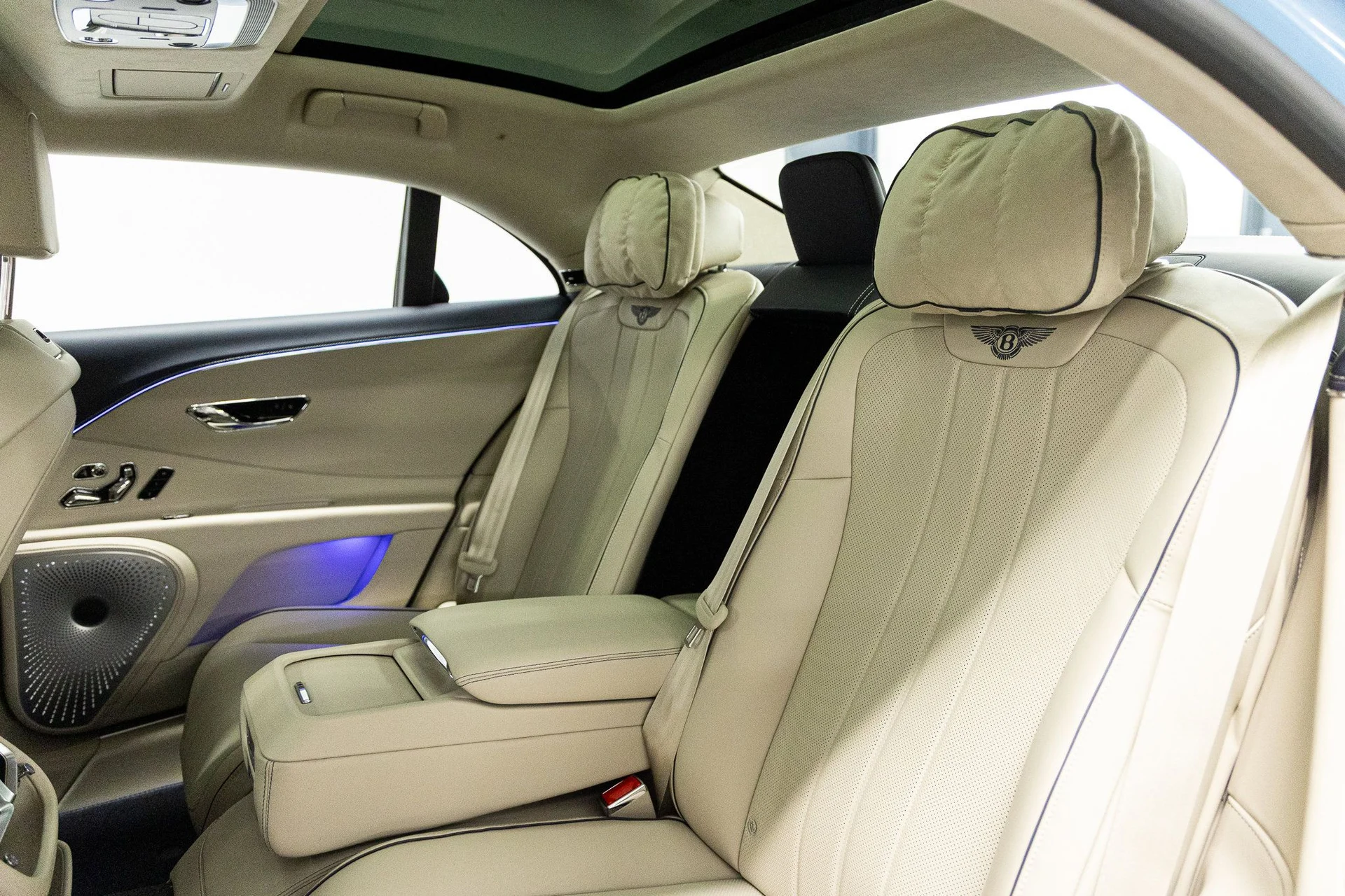 mph033_2787338308_46111042f1f92c51bdff29a7e6db1340x_917d238c01