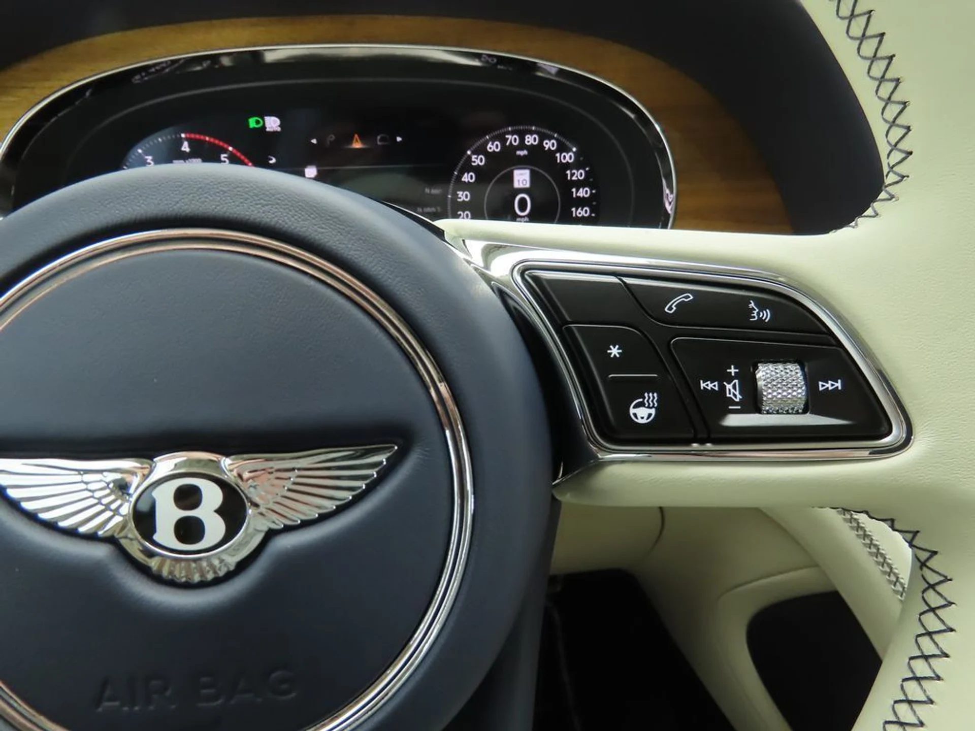 mph033_2795897596_new_2025_bentley_bentayga_ewb_v8awd_8119_22908718_34_1024_6a2c86433d