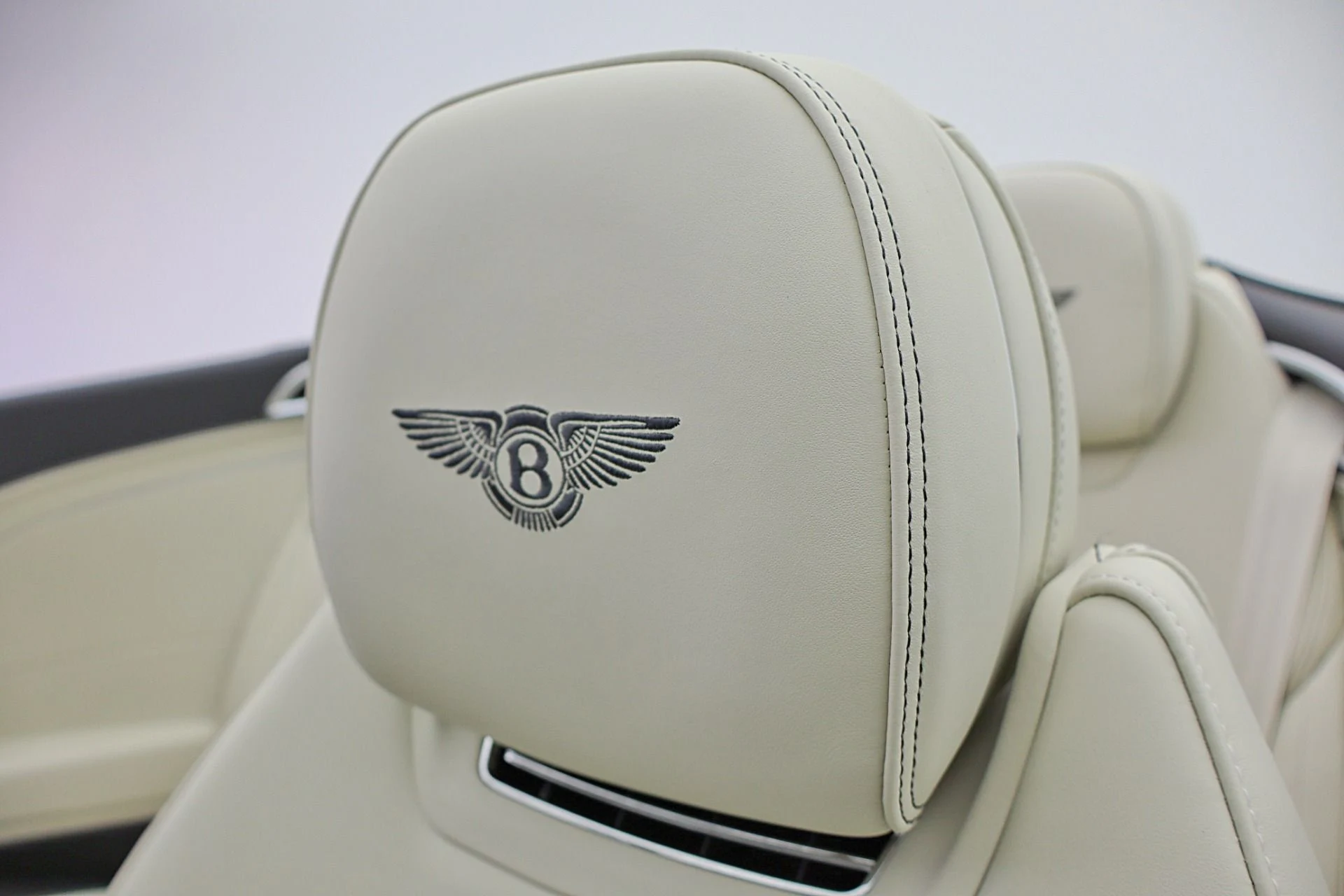 mph033_279671656_New_2026_Bentley_Continental_GTC_6e20ebdddc