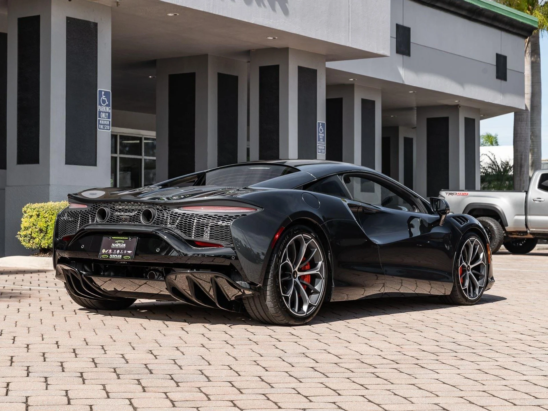 mph033_2803836119_Used_2025_Mc_Laren_Artura_Coupe_1773864519_66c3cc40e0