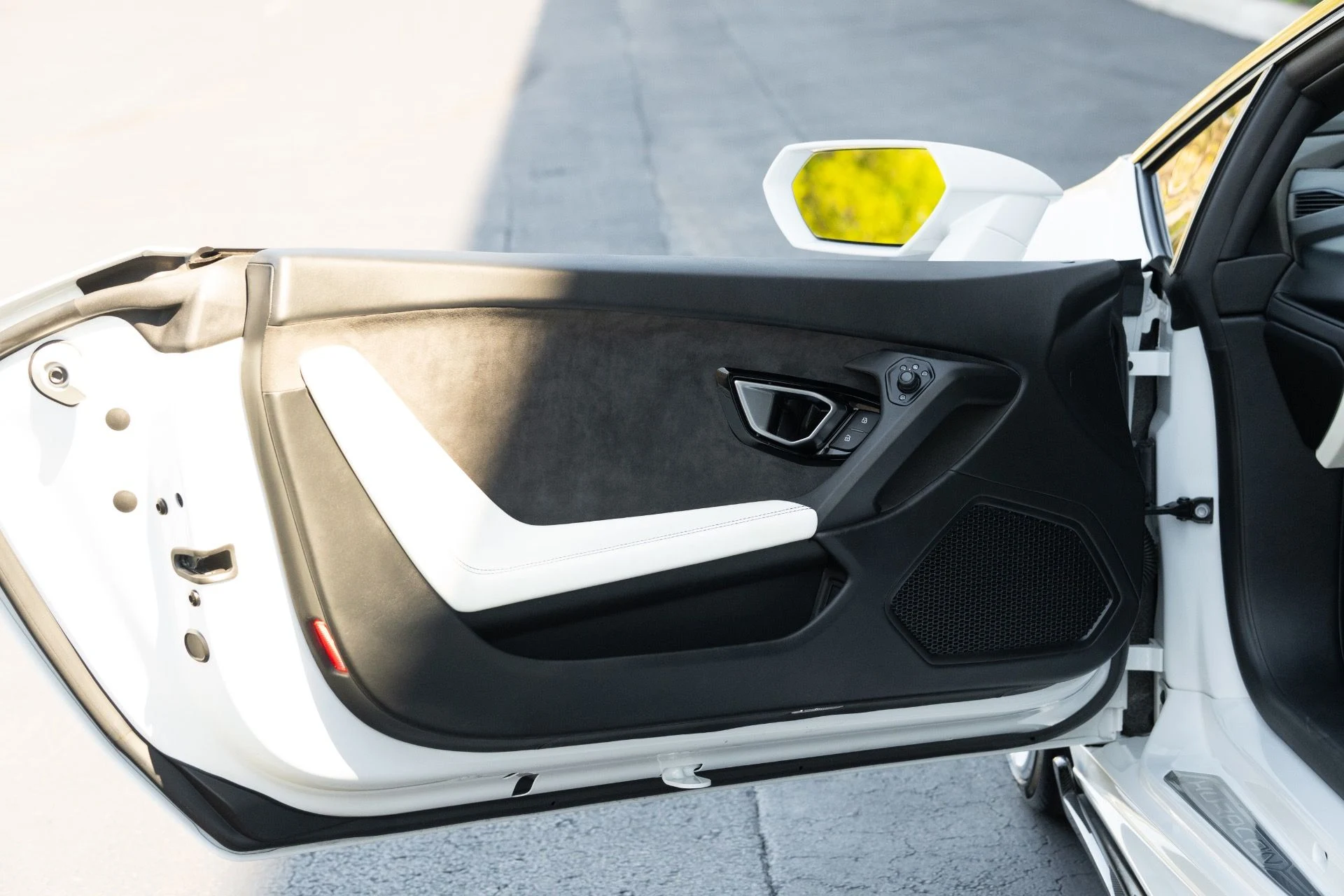 mph033_2810192963_Used_2016_Lamborghini_Huracan_LP_610_4_1771995727_402ed01bf3