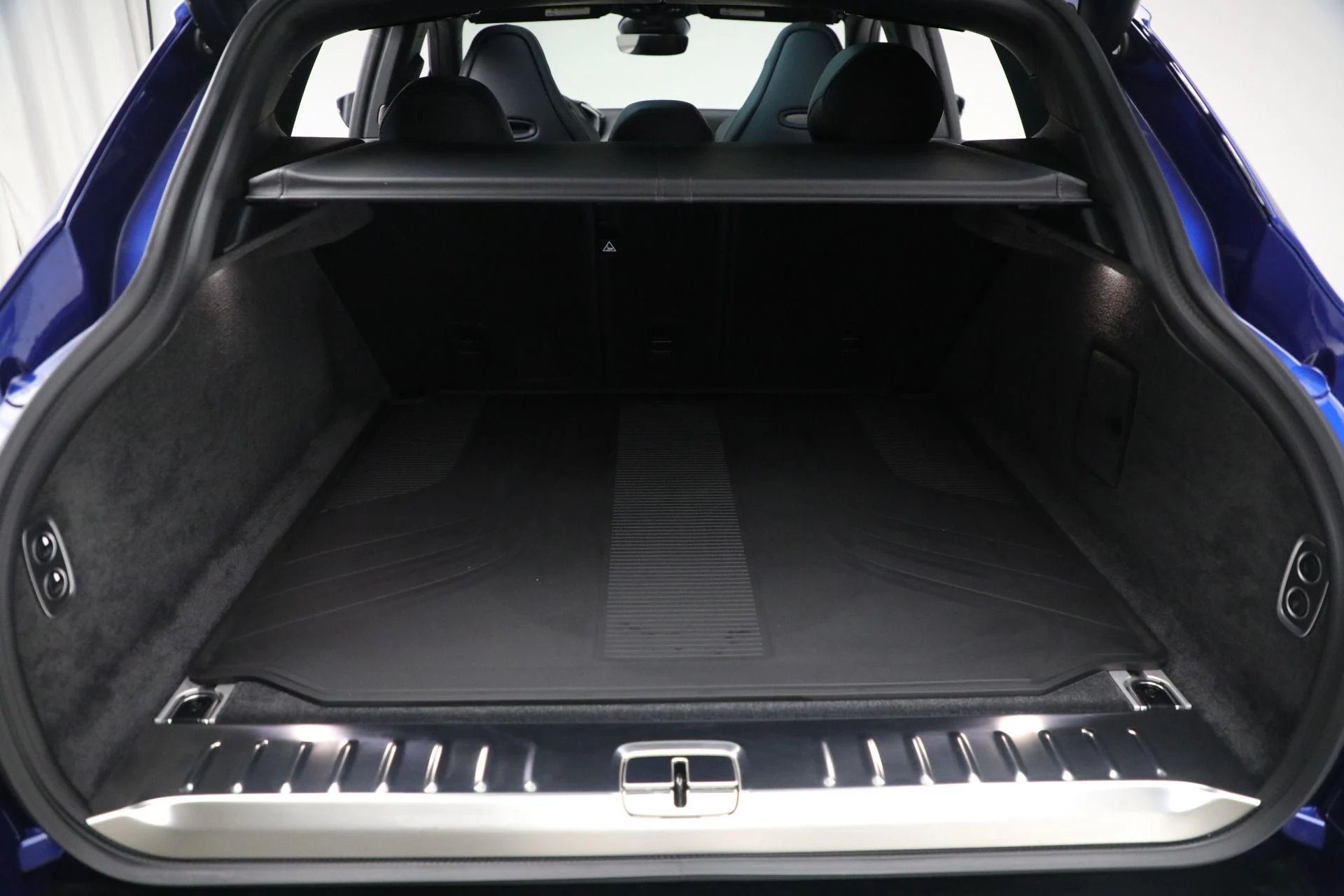 mph033_281122833_New_2025_Aston_Martin_DBX_707_707_dc90fee226
