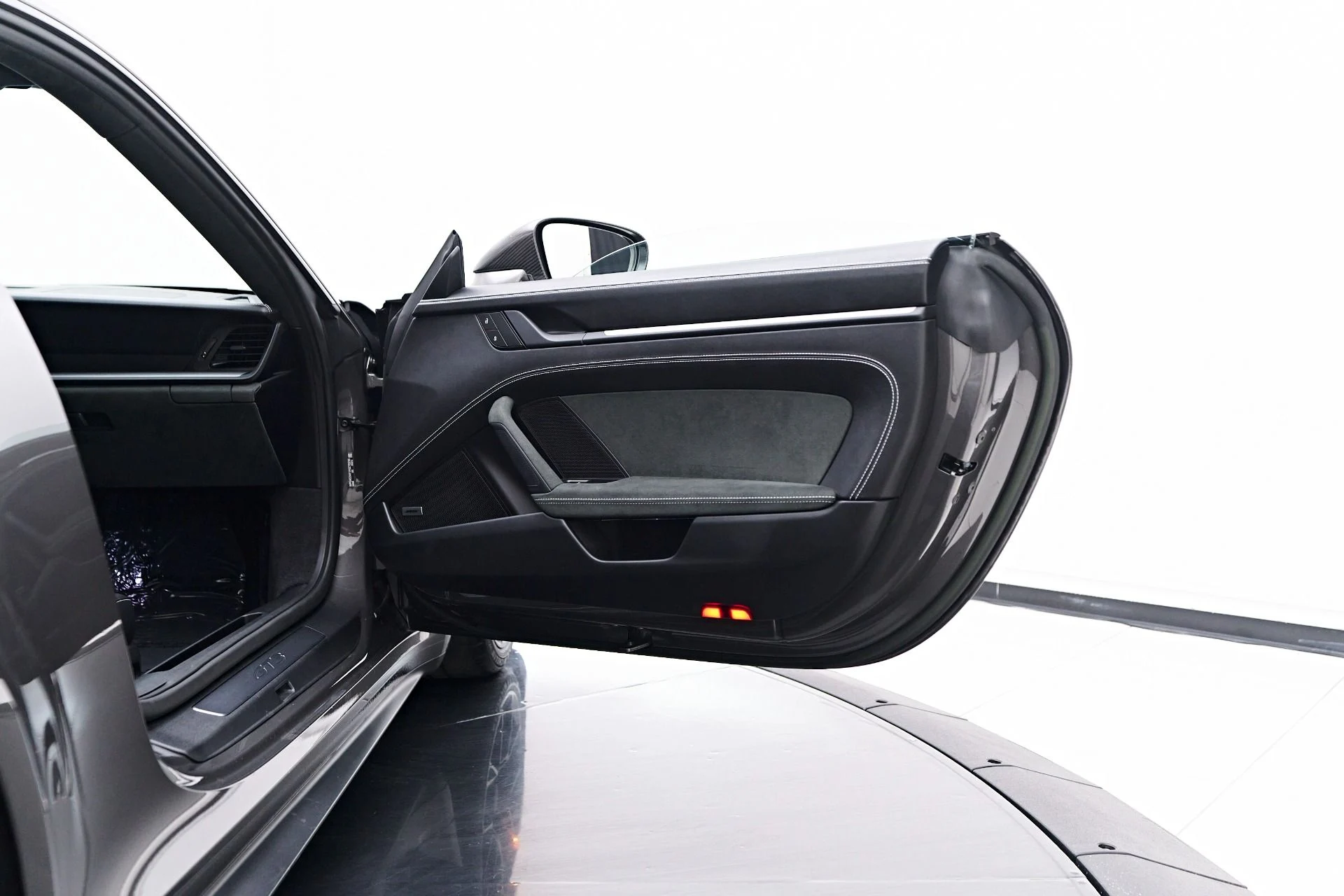 mph033_2841178968_Used_2023_Porsche_911_GT_3_1754443655_5a614247aa