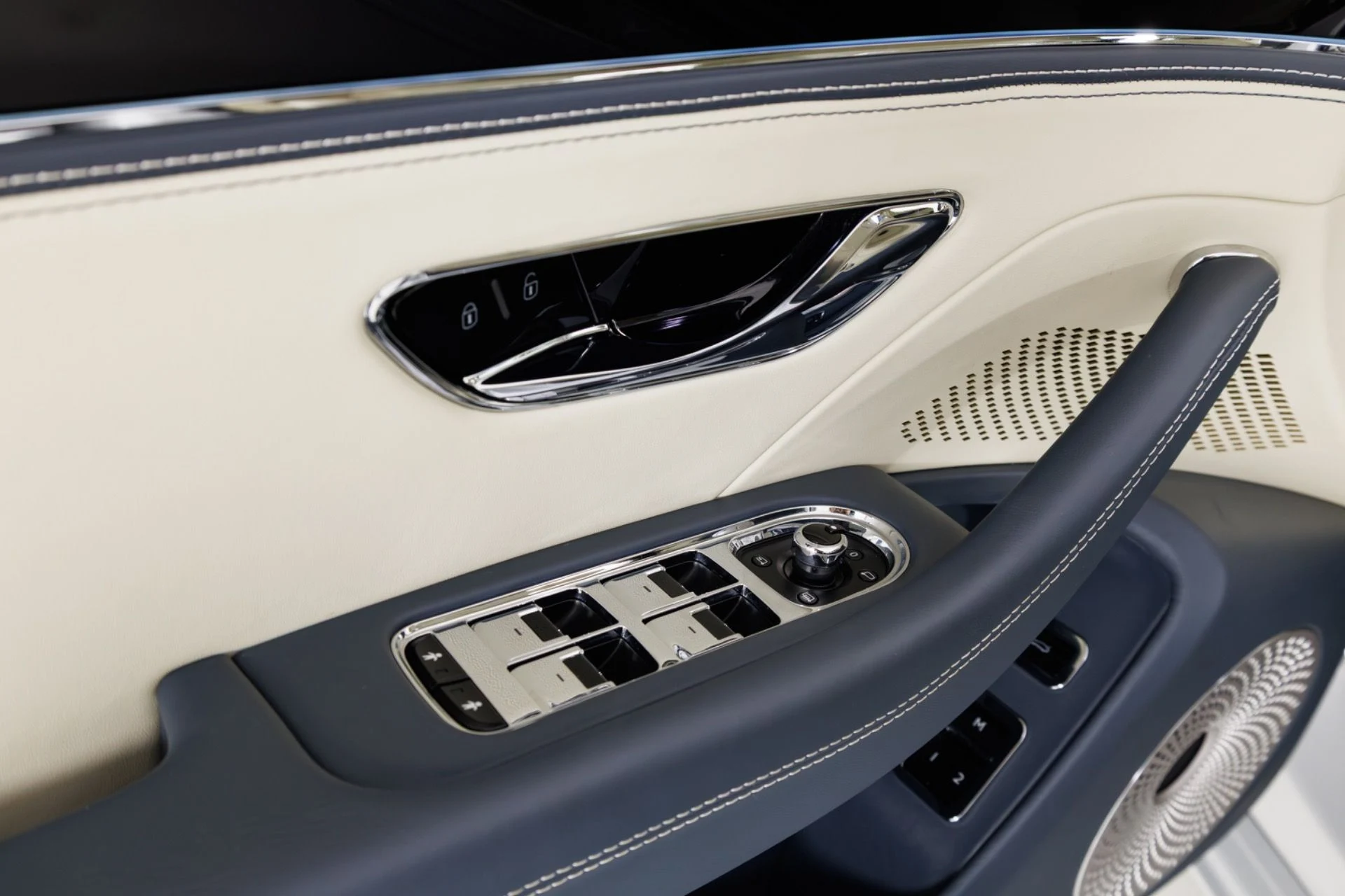 mph033_2865519666_Used_2020_Bentley_Flying_Spur_W12_1776899555_5d9f8b334b