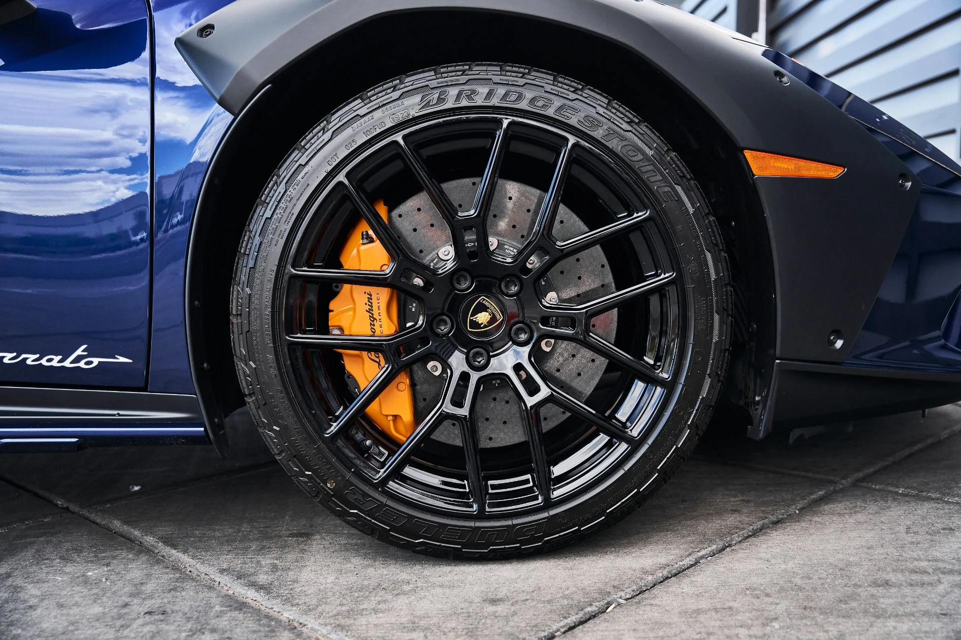 mph033_2881035296_Used_2023_Lamborghini_Huracan_Sterrato_Base_1780101757_2b4e58c7e1
