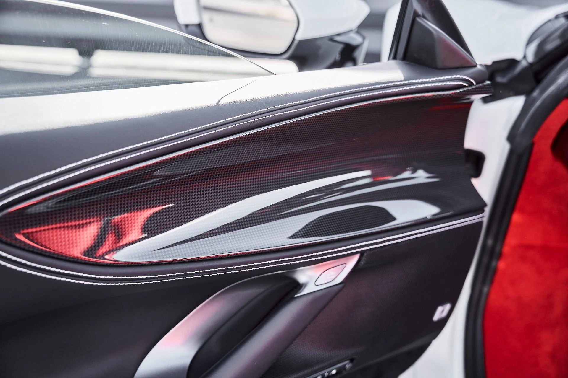 mph033_2883028807_Used_2025_Ferrari_SF_90_Spider_Base_1776876587_3d4368e6e4