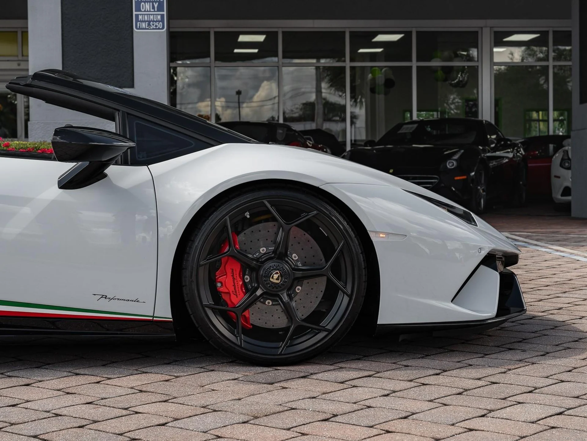 mph033_2884571515_Used_2018_Lamborghini_Huracan_Performante_Spyder_1761599159_a60fccdeba