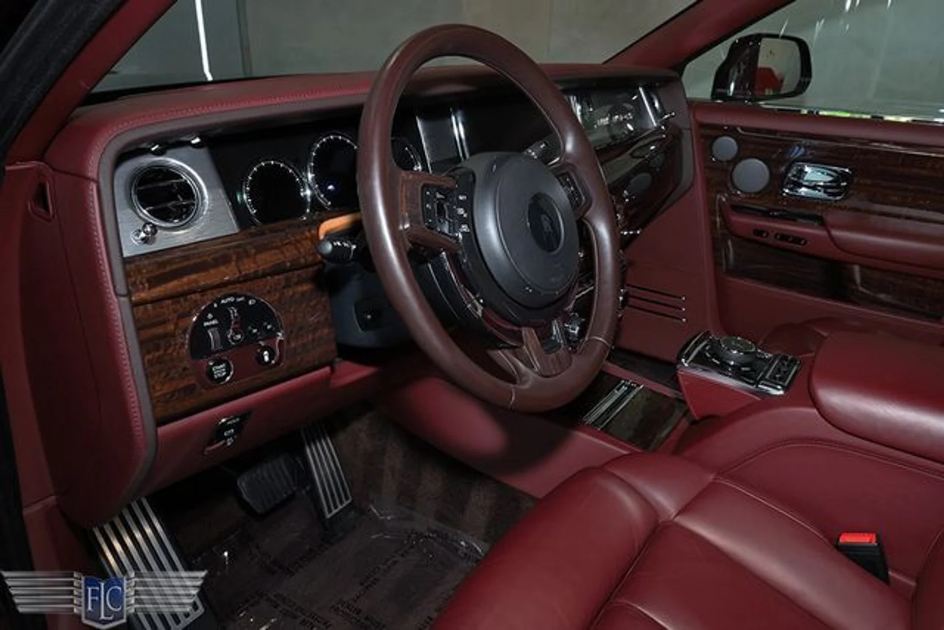 mph033_2895308341_used_2018_rolls_royce_phantom_extendedwheelbasesedan_9689_23067531_38_640_dd8acc135d