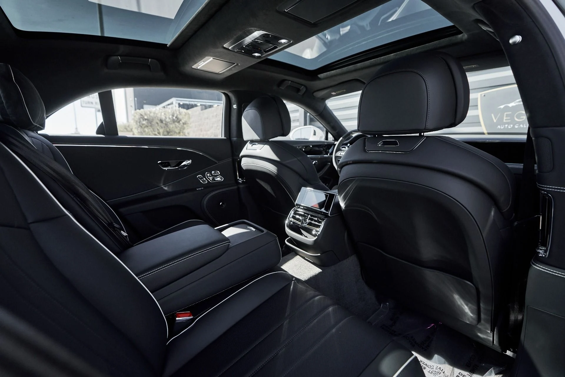 mph033_29008288_Used_2024_Bentley_Flying_Spur_S_1761779920_705cf07d8b