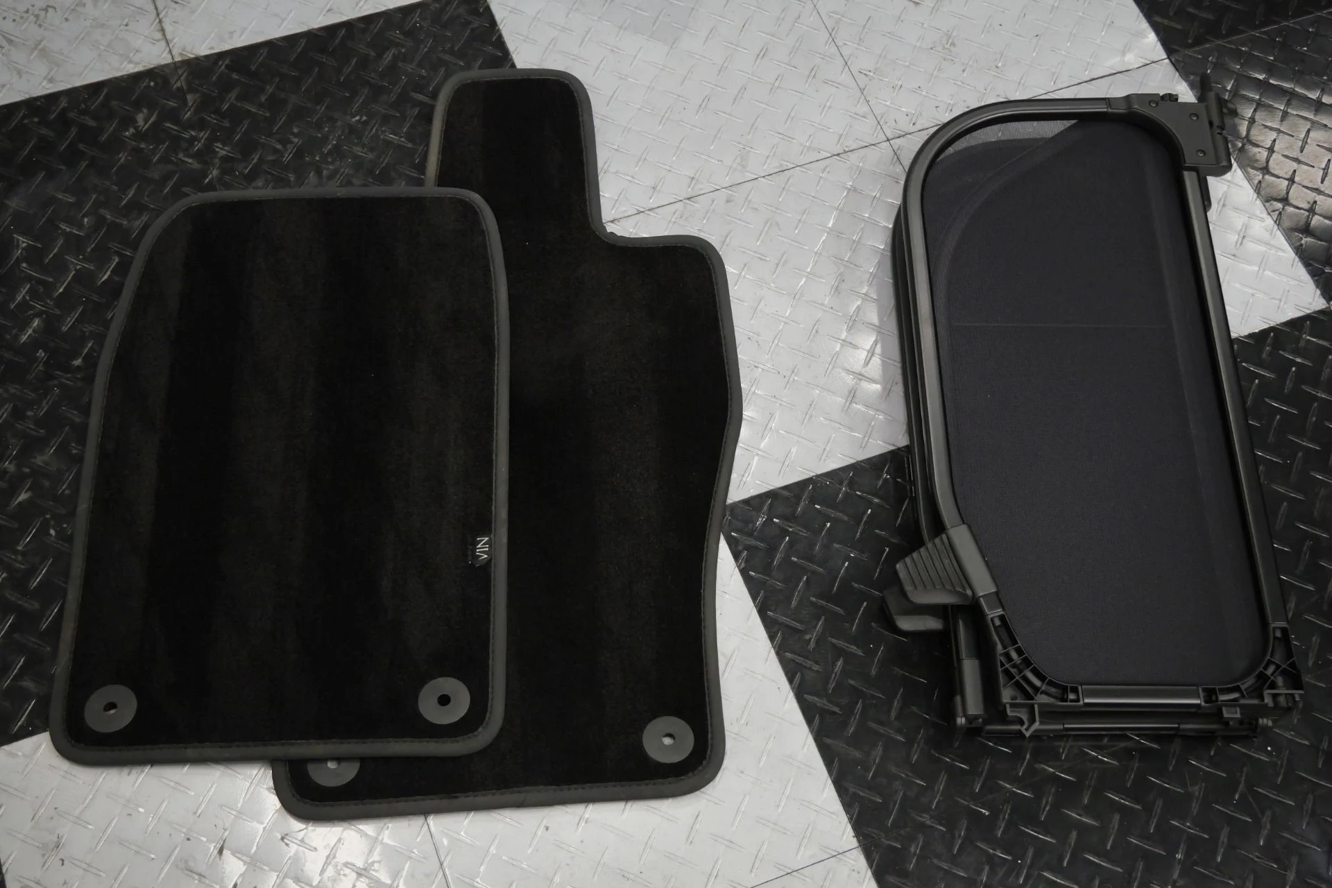 mph033_2902645962_Used_2019_Aston_Martin_DB_11_Volante_Gloss_Black_Bodypack_Heated_and_Ventilated_Seats_1764691005_3807b8ea2d