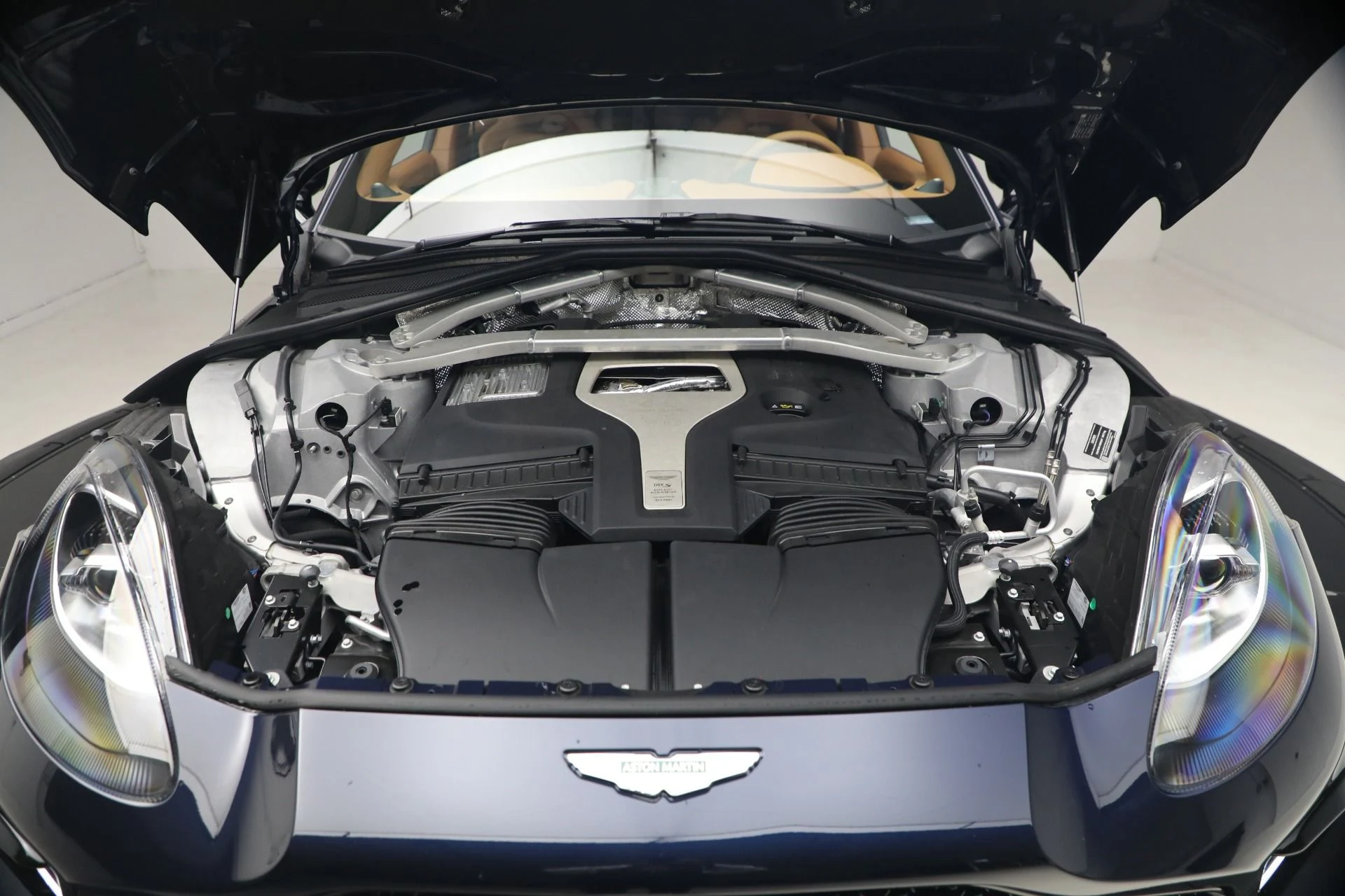 mph033_2908392272_New_2026_Aston_Martin_DBX_S_1787860964_acde2103fb