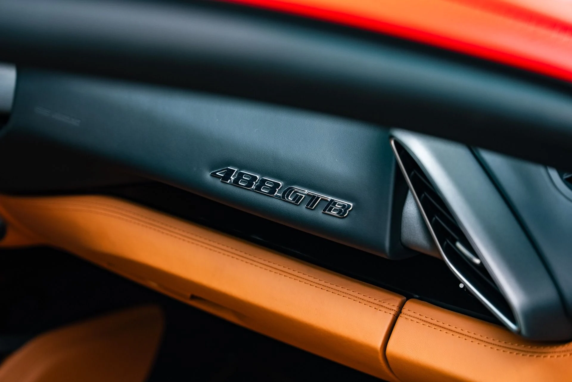 mph033_2910668866_Used_2018_Ferrari_488_GTB_1767046260_7bd347be5f