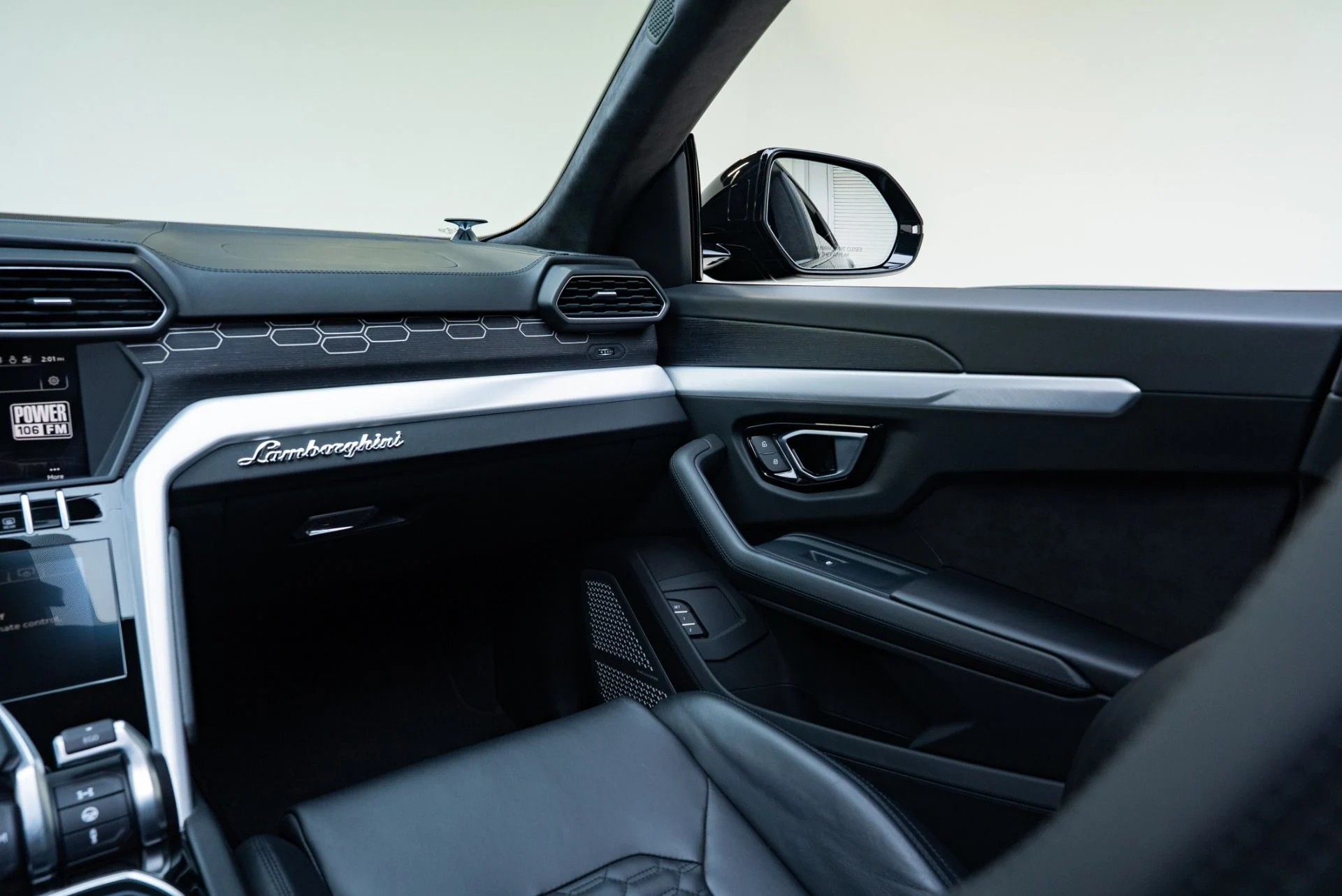 mph033_2910674326_Used_2019_Lamborghini_Urus_1778703309_38d10c3233